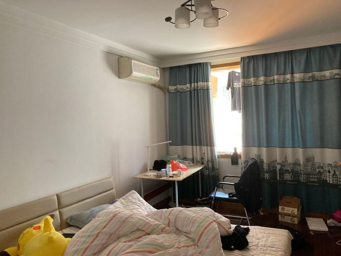 前景花苑 4室2厅1卫 139m&sup2;