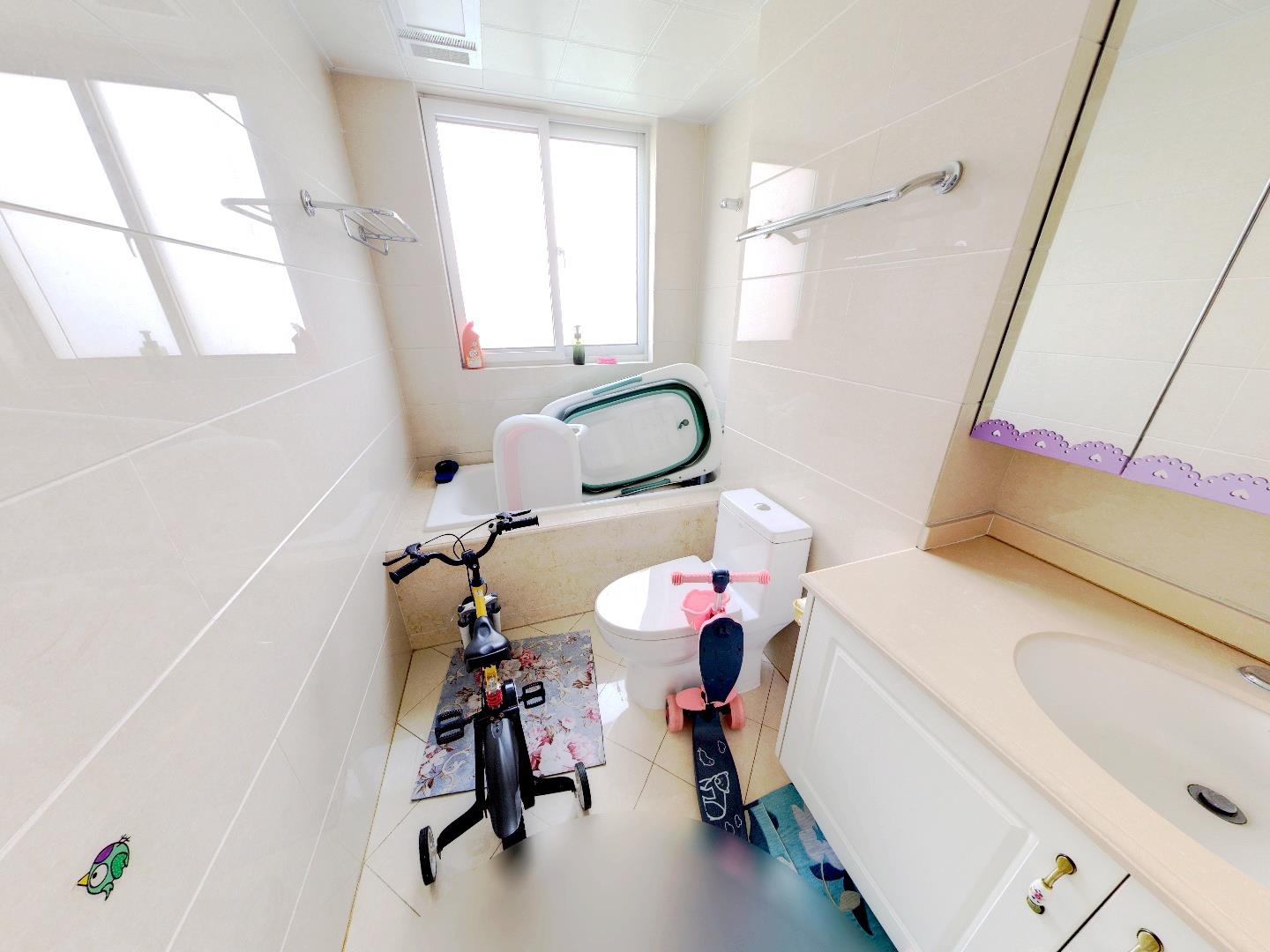 中南世纪花城三期 4室2厅2卫 173.89m&sup2;