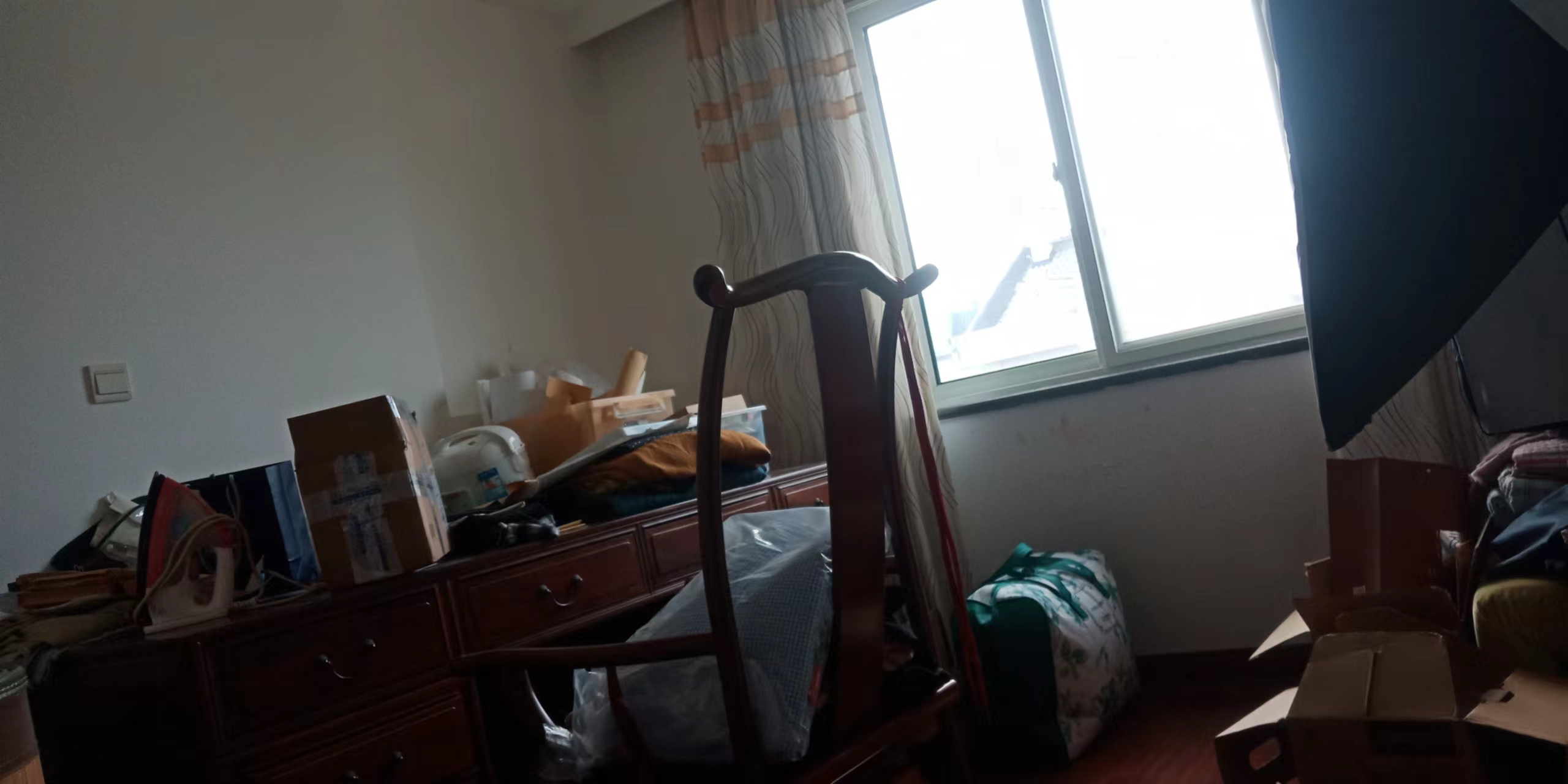 东昇花园 3室2厅1卫 137m&sup2;
