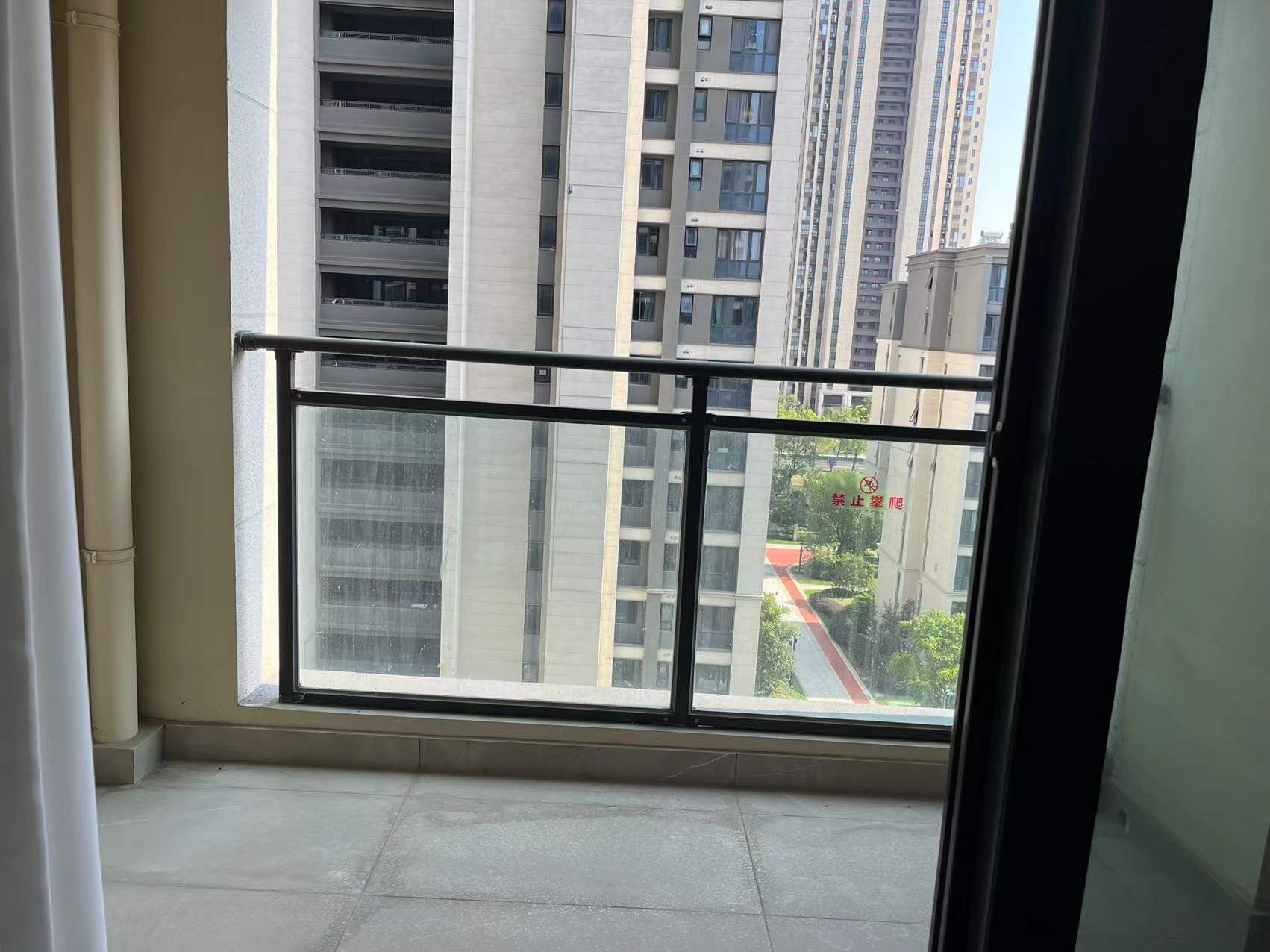 万科翡翠公园 3室2厅1卫 92m&sup2;
