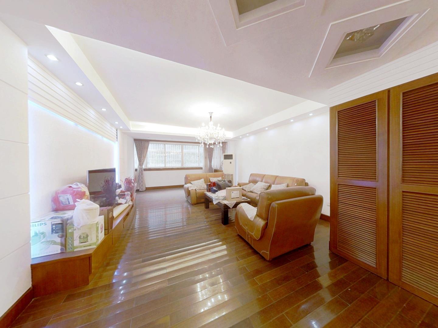 启秀花园 4室2厅2卫 175m&sup2;
