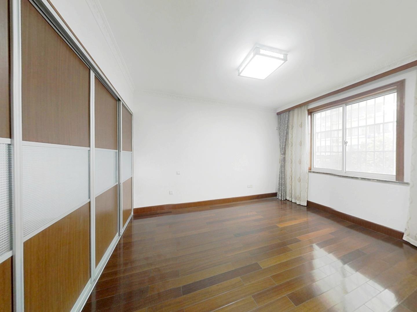 启秀花园 4室2厅2卫 175m&sup2;
