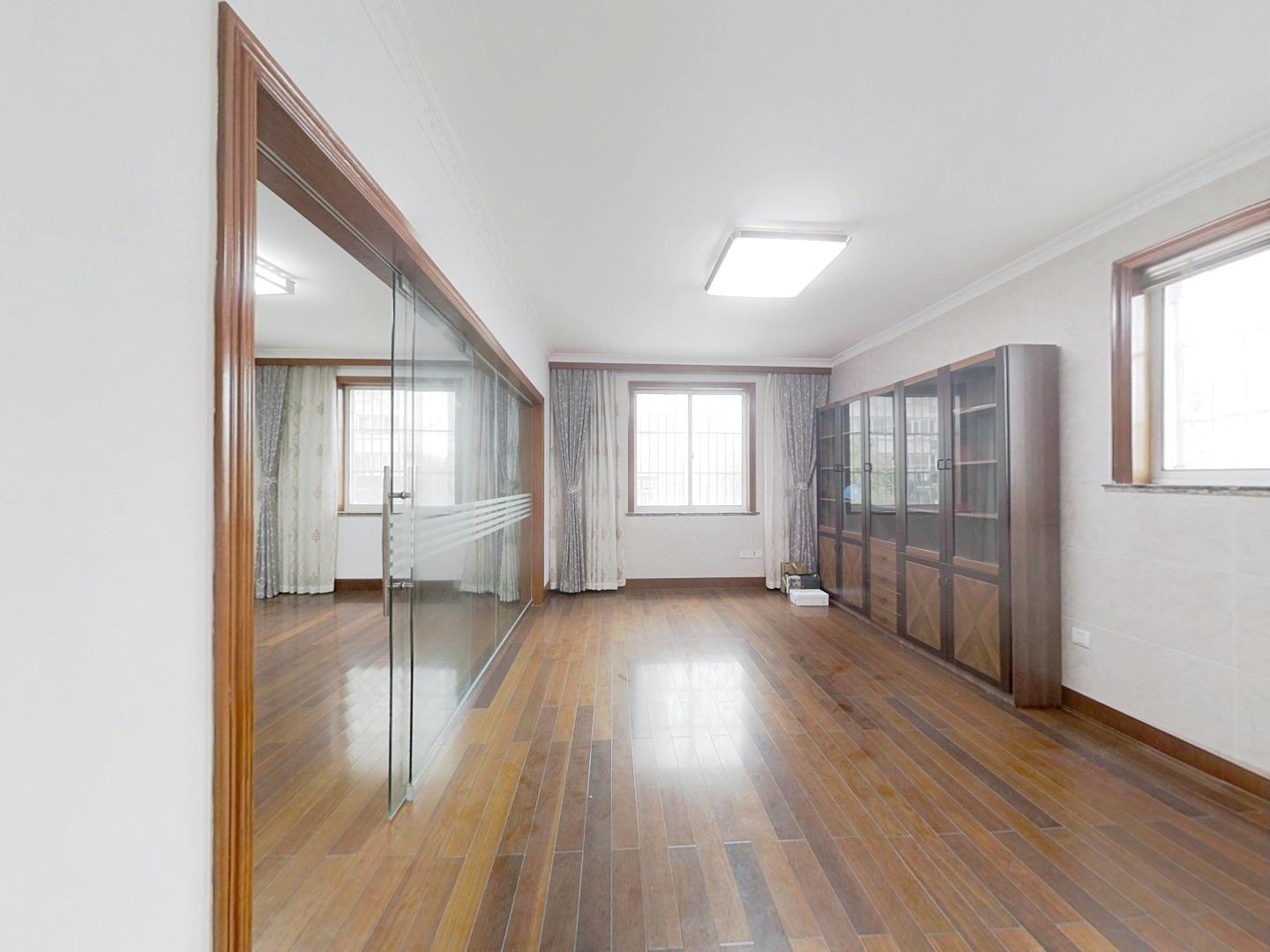 启秀花园 4室2厅2卫 175m&sup2;