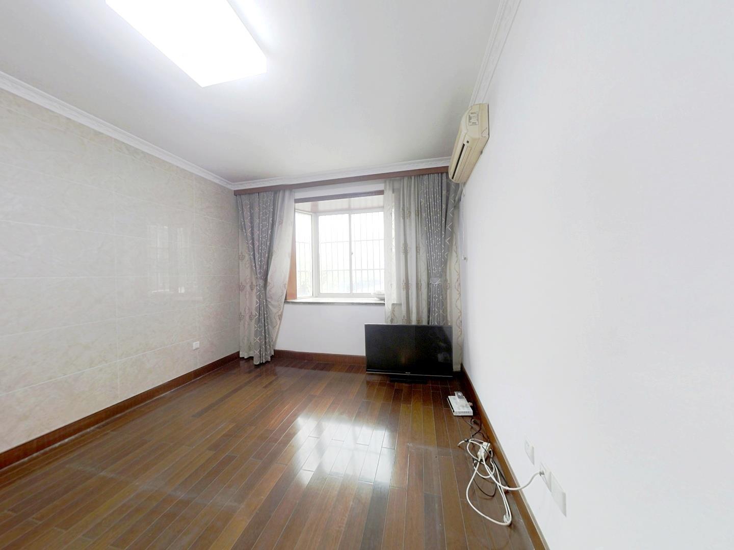 启秀花园 4室2厅2卫 175m&sup2;
