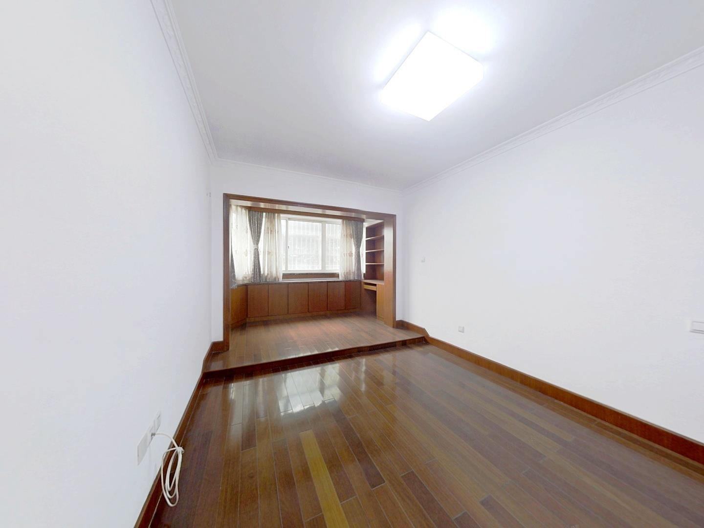 启秀花园 4室2厅2卫 175m&sup2;
