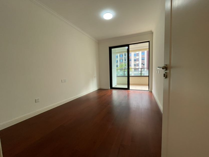 红星天铂 4室2厅2卫 135m&sup2;