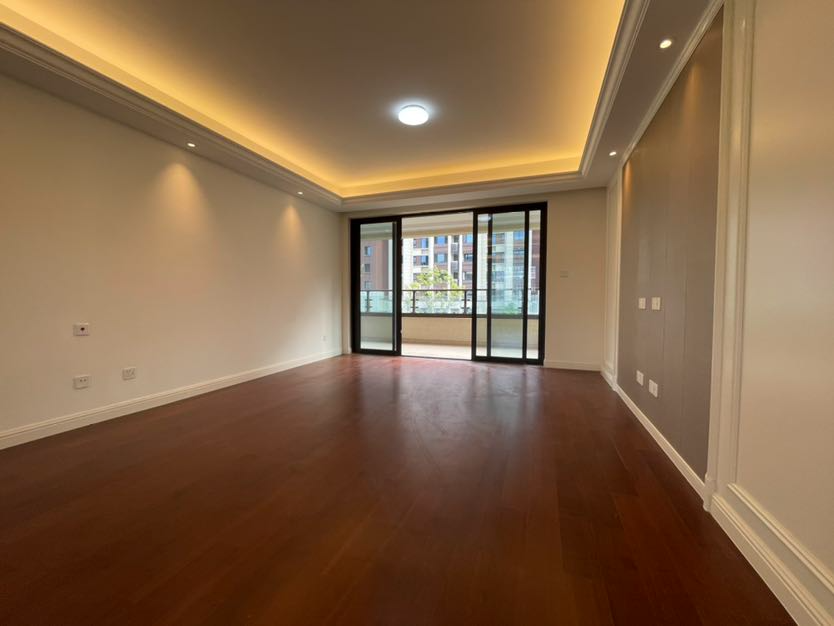 红星天铂 4室2厅2卫 135m&sup2;