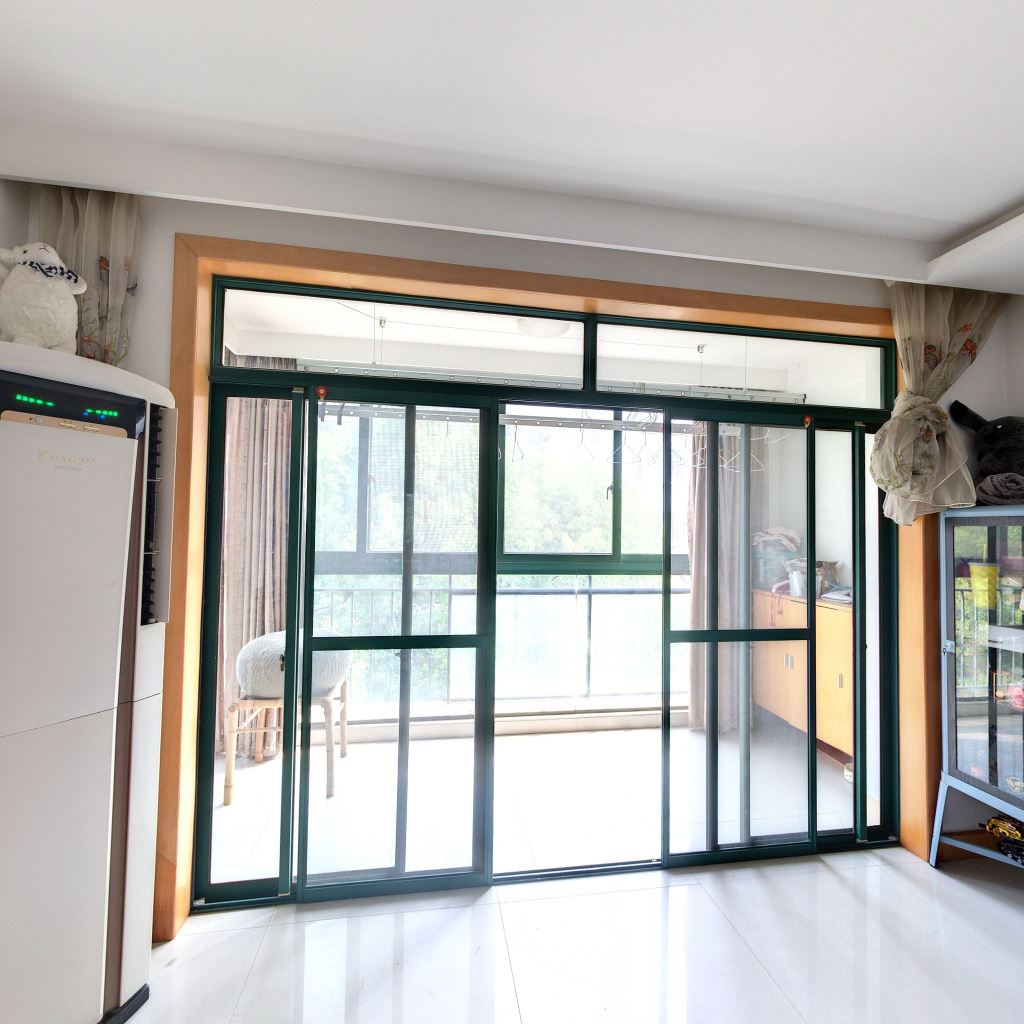 星湖花园 7室2厅3卫 187.2m&sup2;
