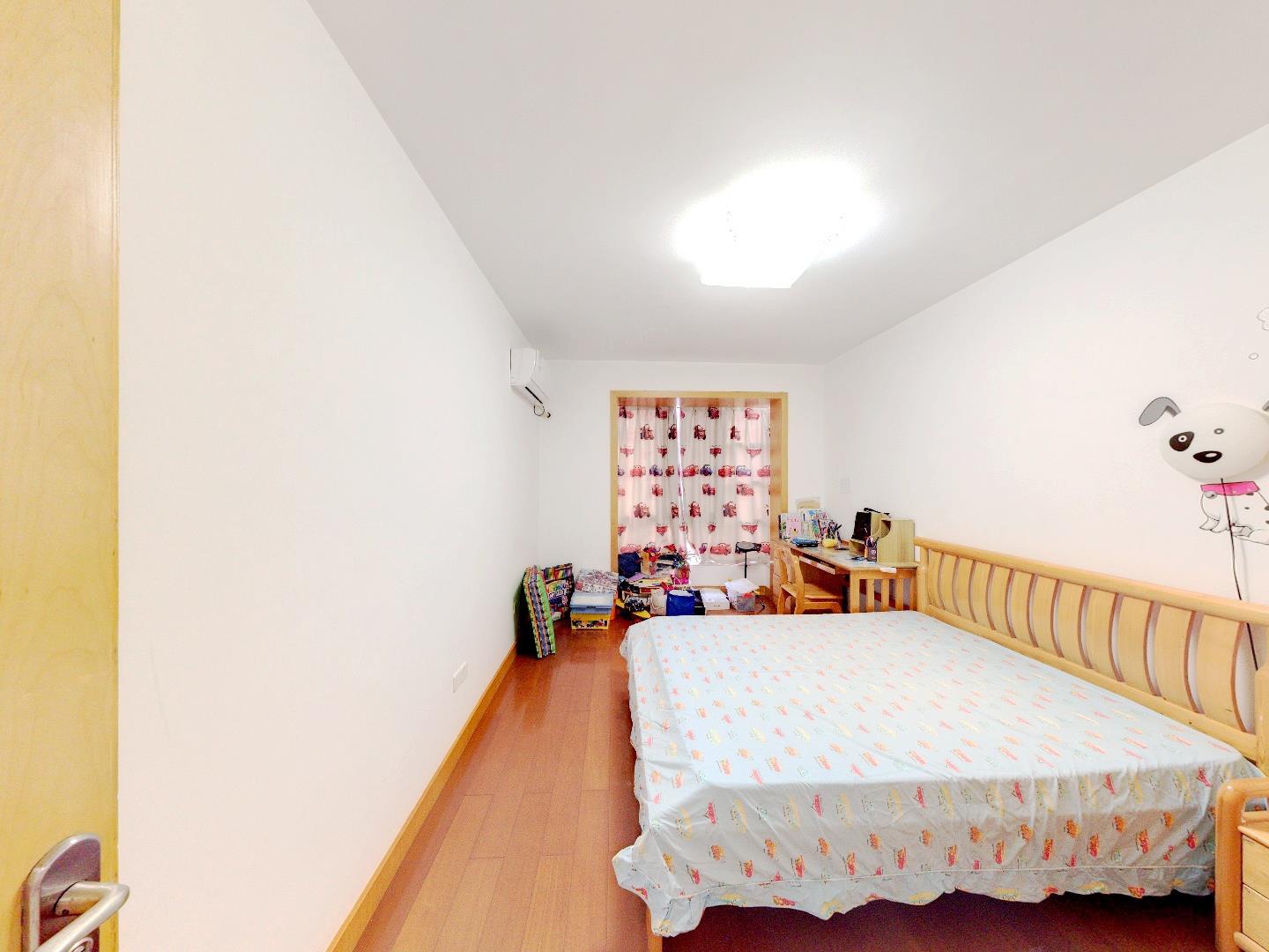 星湖花园 7室2厅3卫 187.2m&sup2;