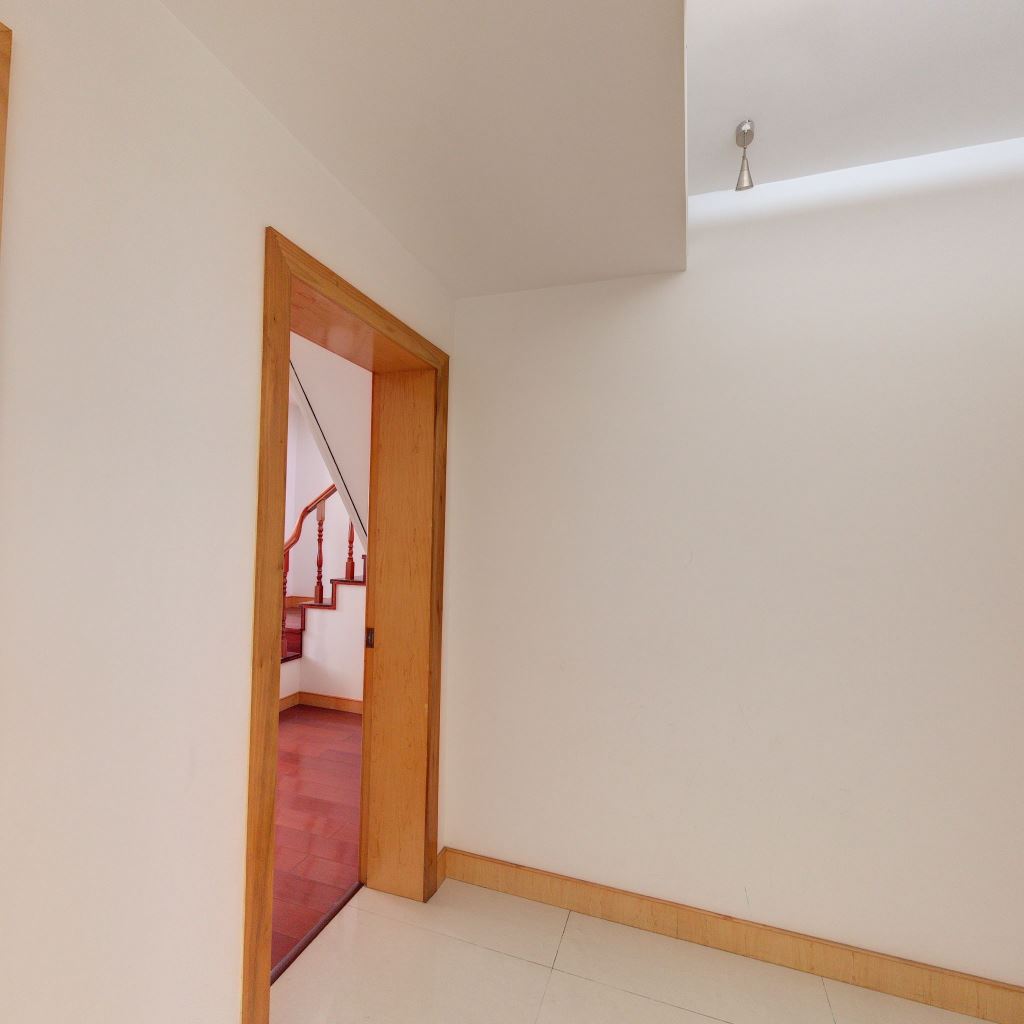 星湖花园 7室2厅3卫 187.2m&sup2;