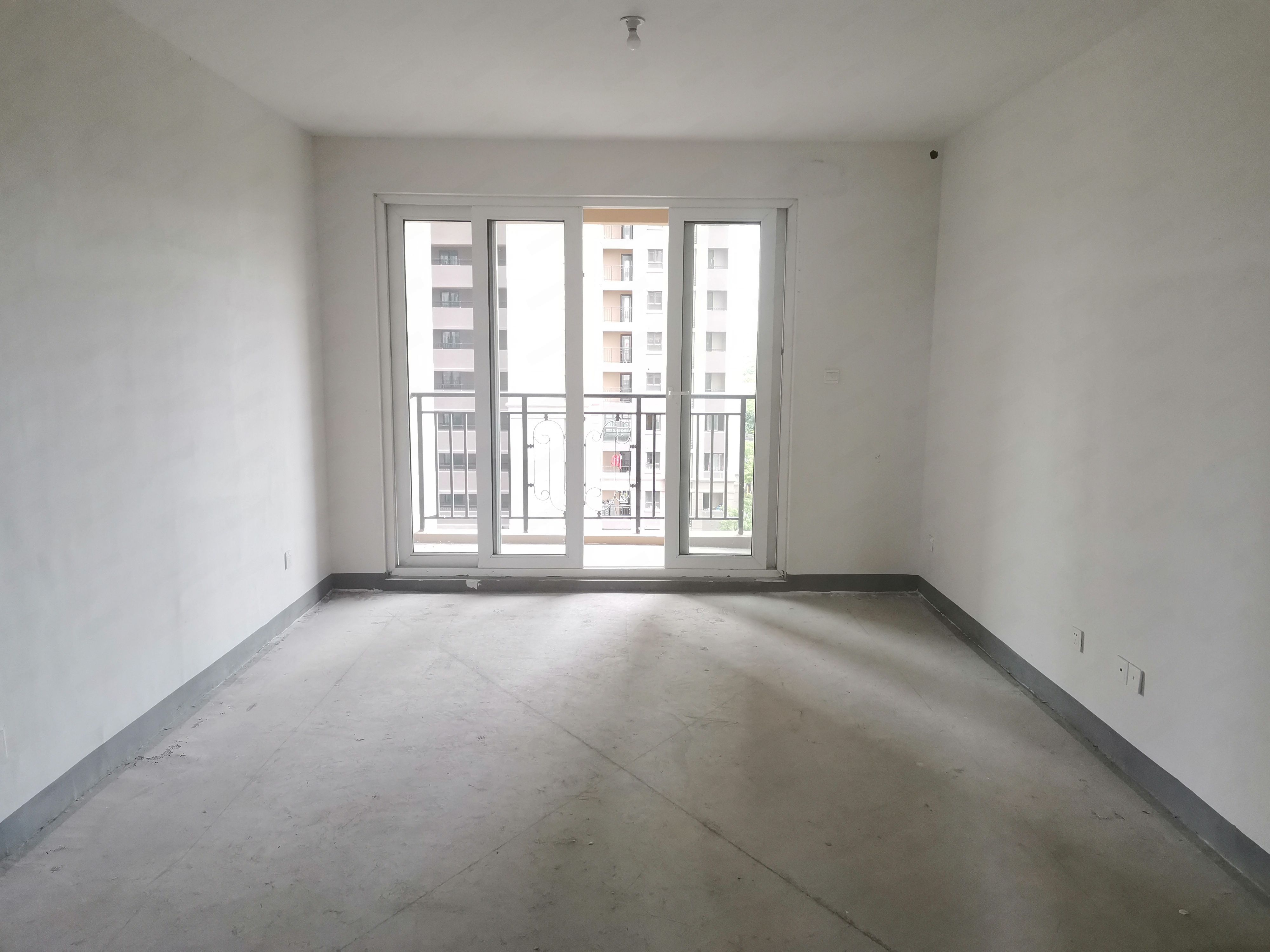 金科廊桥水岸 3室1厅1卫 114m&sup2;
