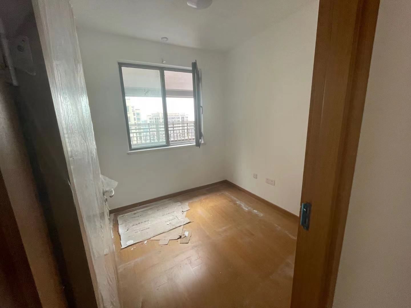绿地新里城 3室1厅1卫 90m&sup2;
