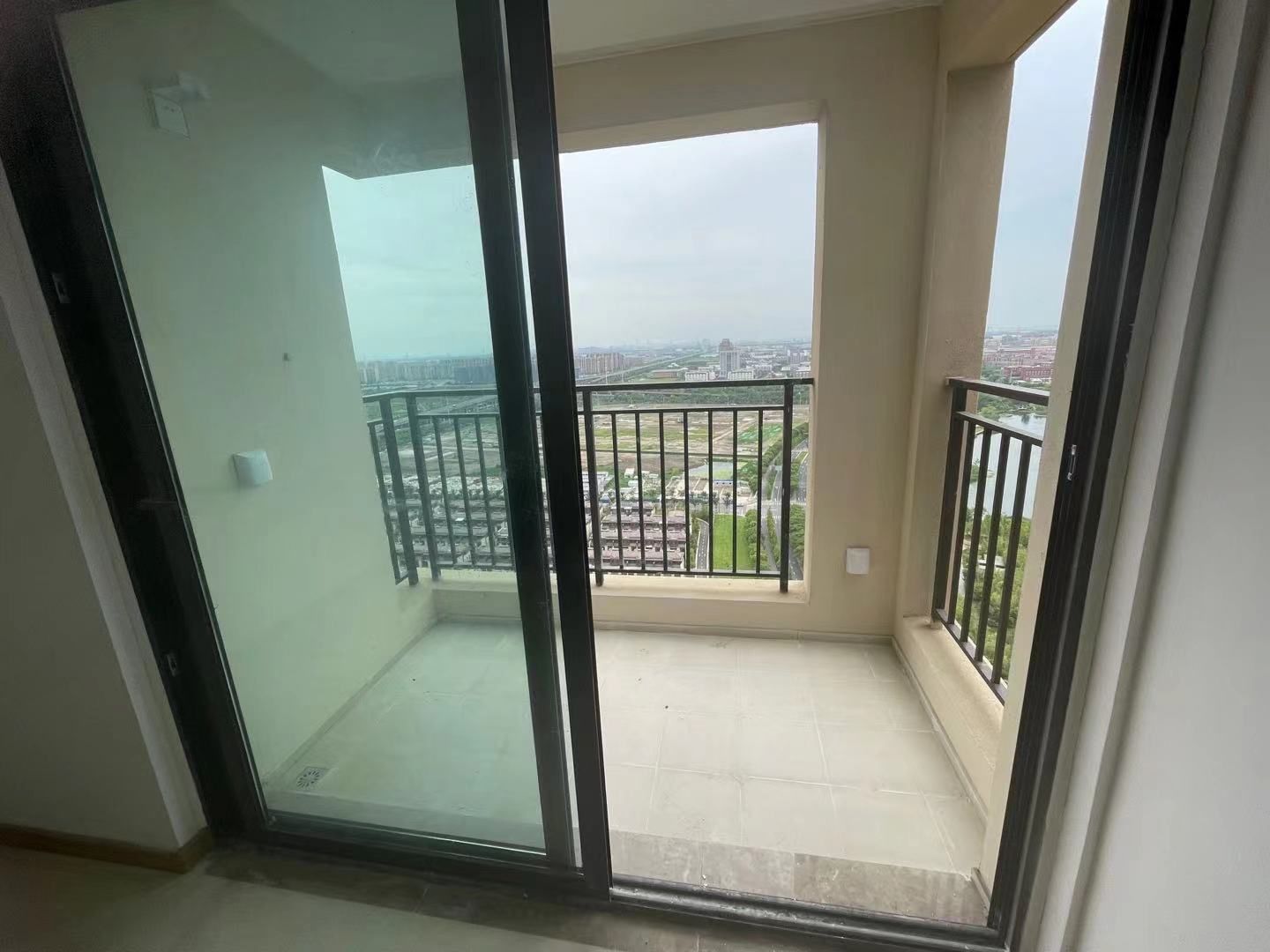绿地新里城 3室1厅1卫 90m&sup2;