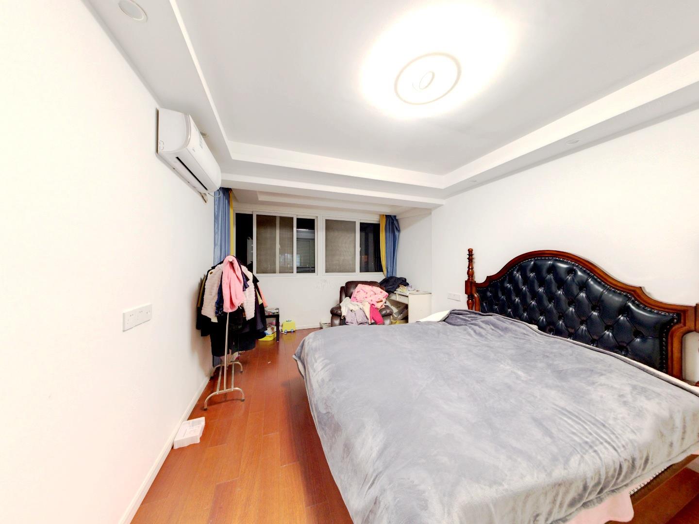 新苑华庭 3室2厅2卫 140.00m&sup2;
