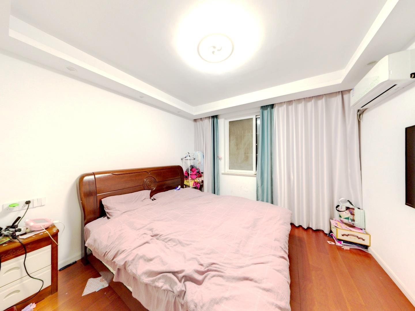 新苑华庭 3室2厅2卫 140.00m&sup2;