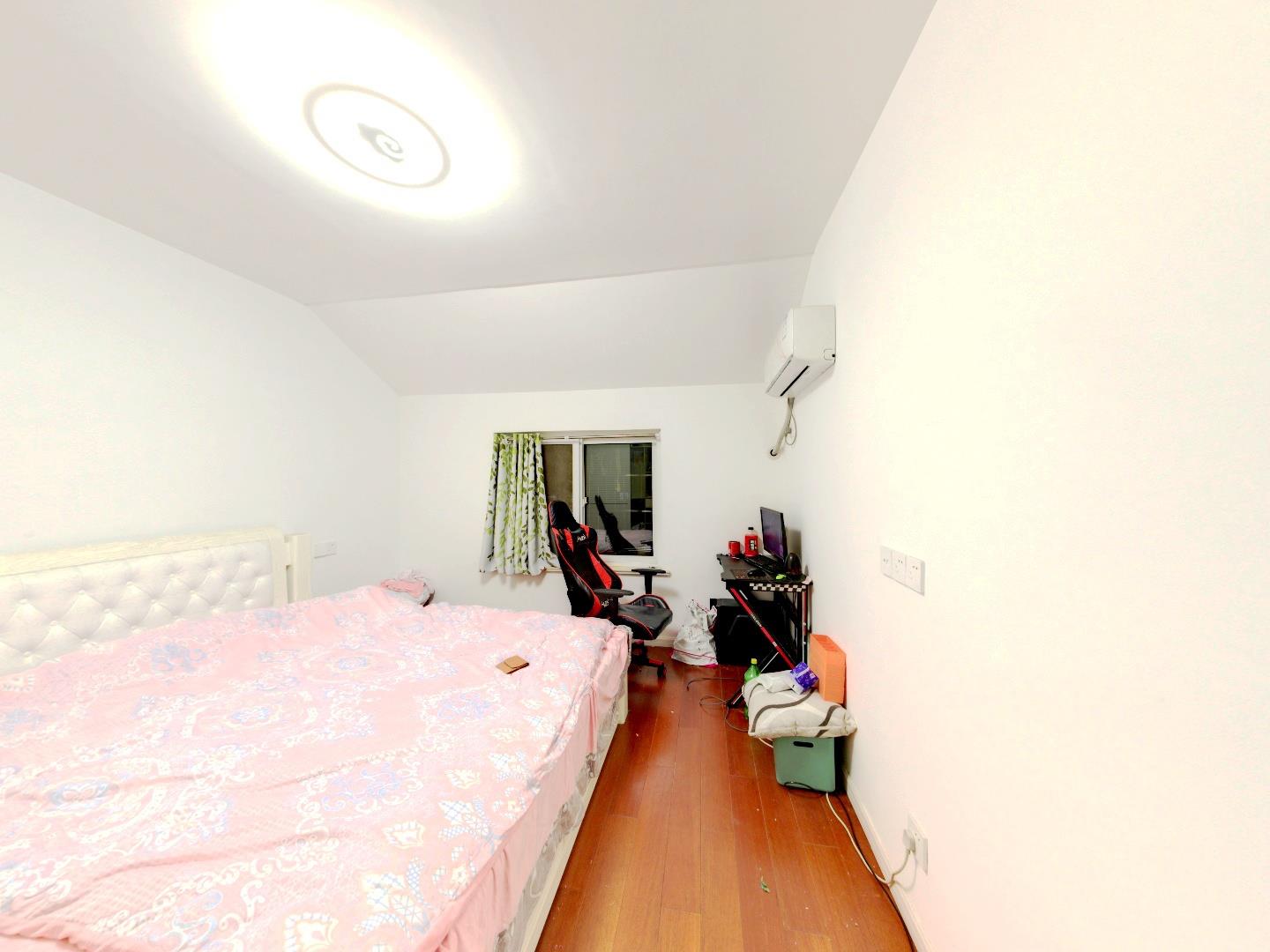 新苑华庭 3室2厅2卫 140.00m&sup2;