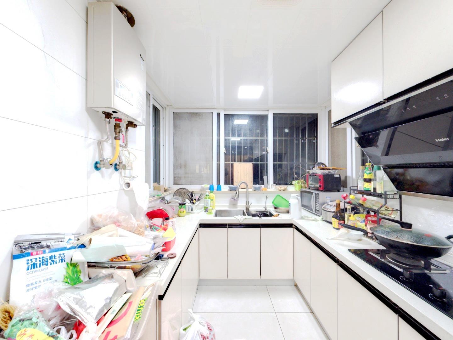 新苑华庭 3室2厅2卫 140.00m&sup2;