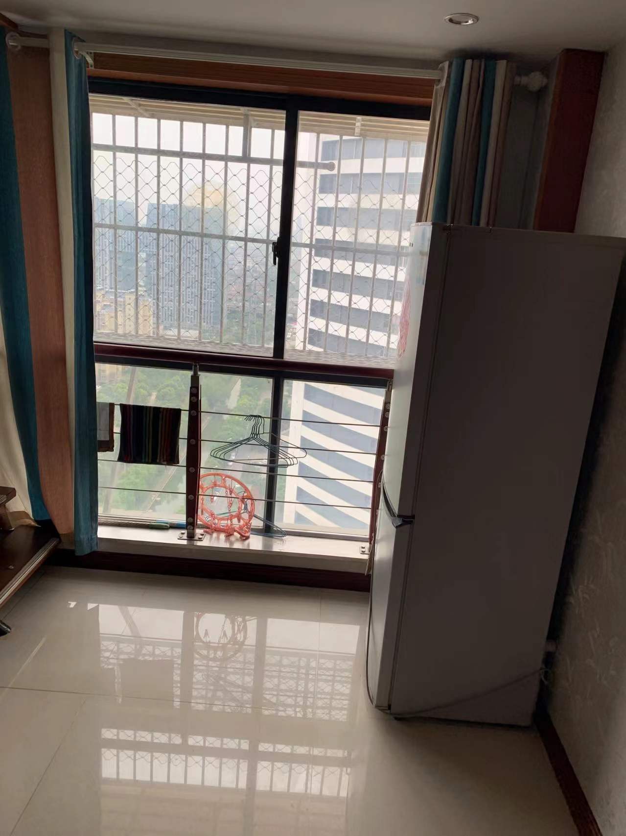 鸿运大厦 2室2厅1卫 58m²