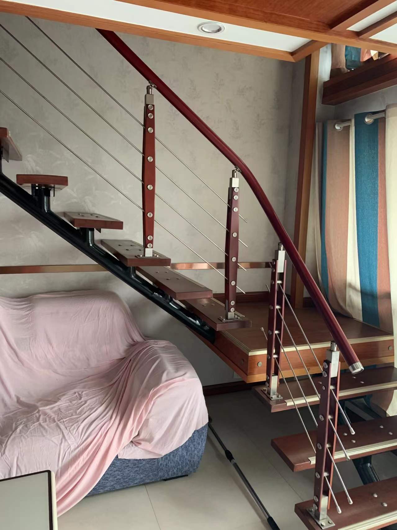 鸿运大厦 2室2厅1卫 58m²