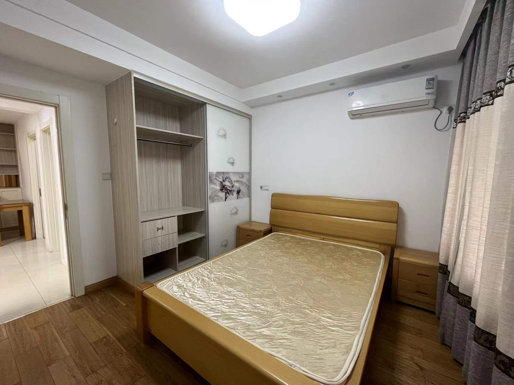 华强城 3室2厅1卫 102m²