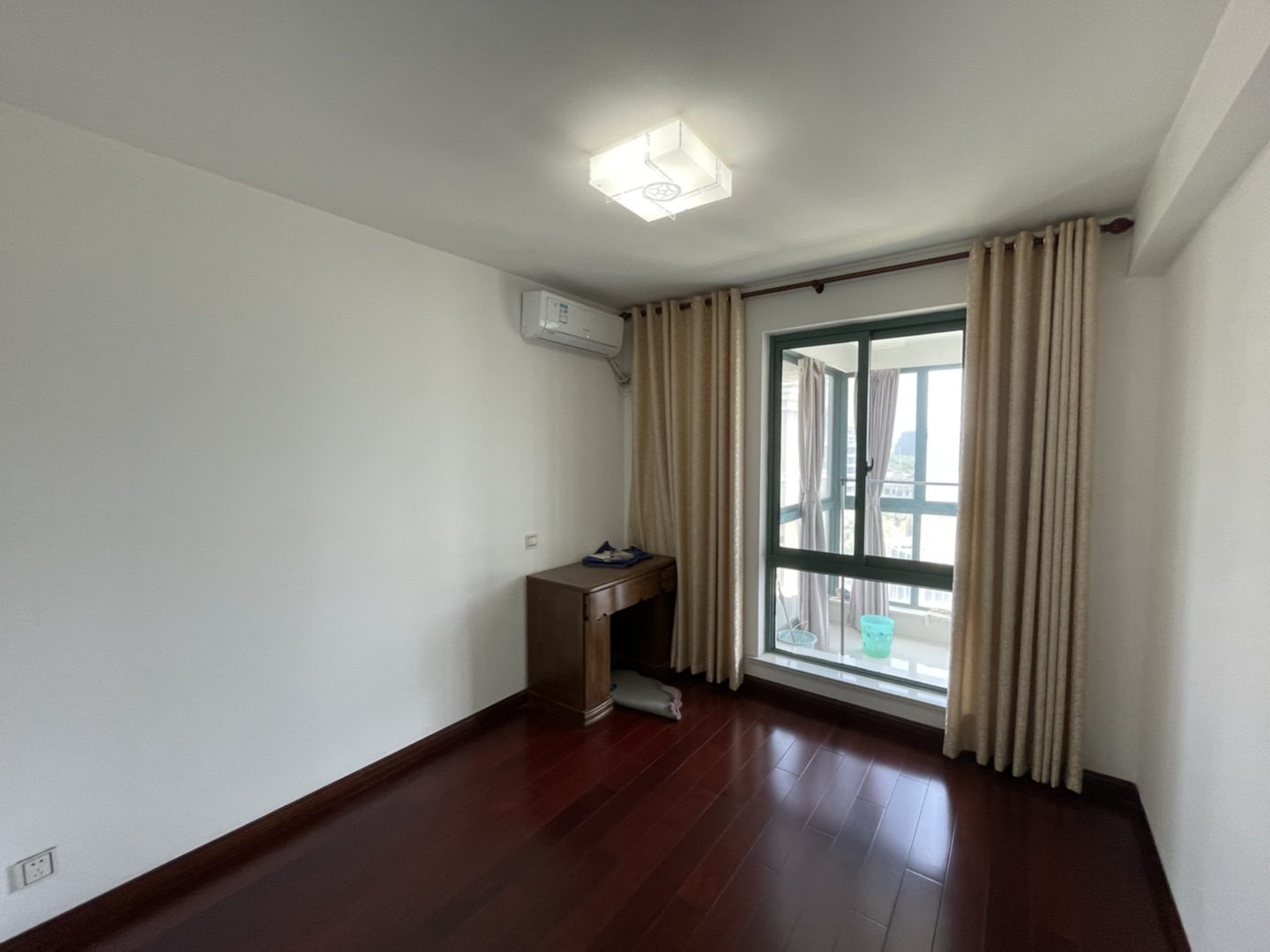 凤凰莱茵苑 3室2厅1卫 147m&sup2;