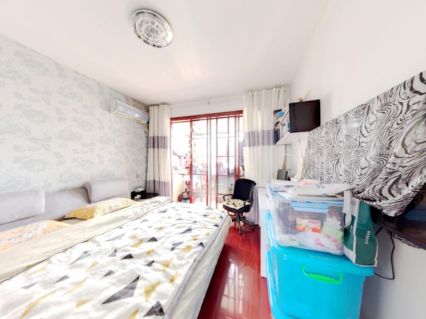 春晖花园 3室2厅2卫 135.00m&sup2;