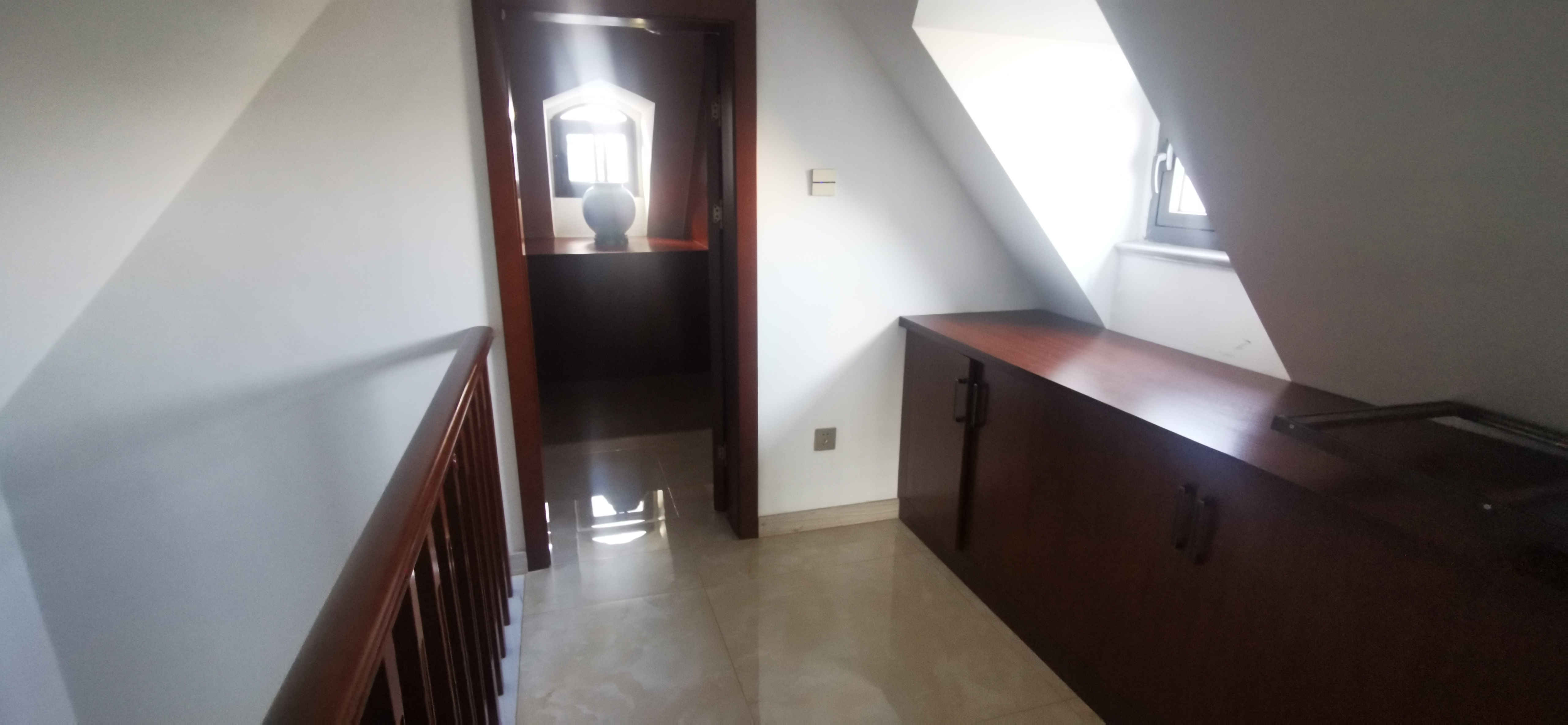 罗福宫 5室2厅2卫 292.00m&sup2;