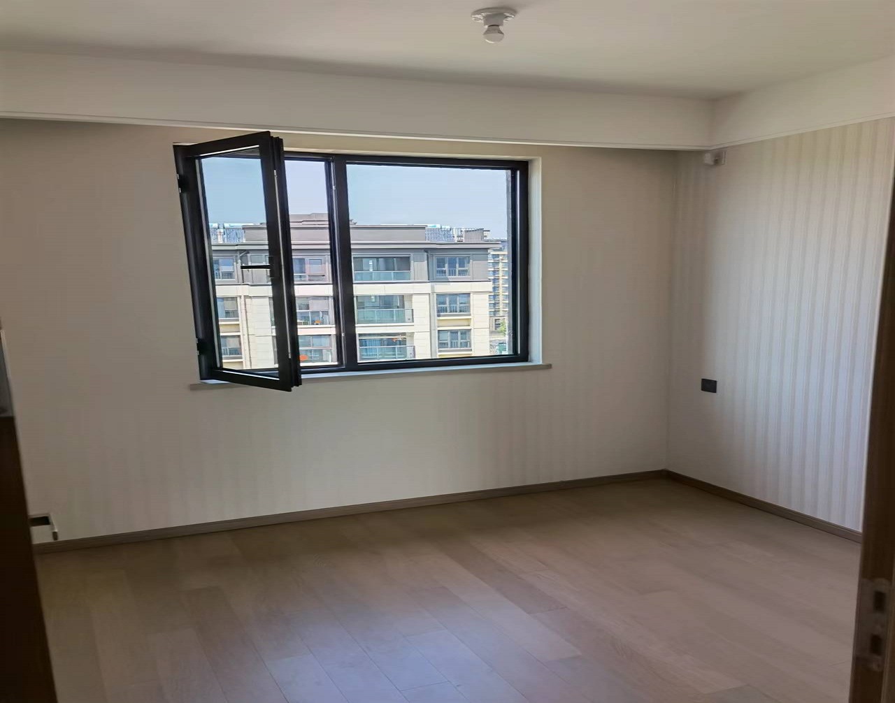 龙湖天宸源著 3室2厅2卫 116.8m&sup2;