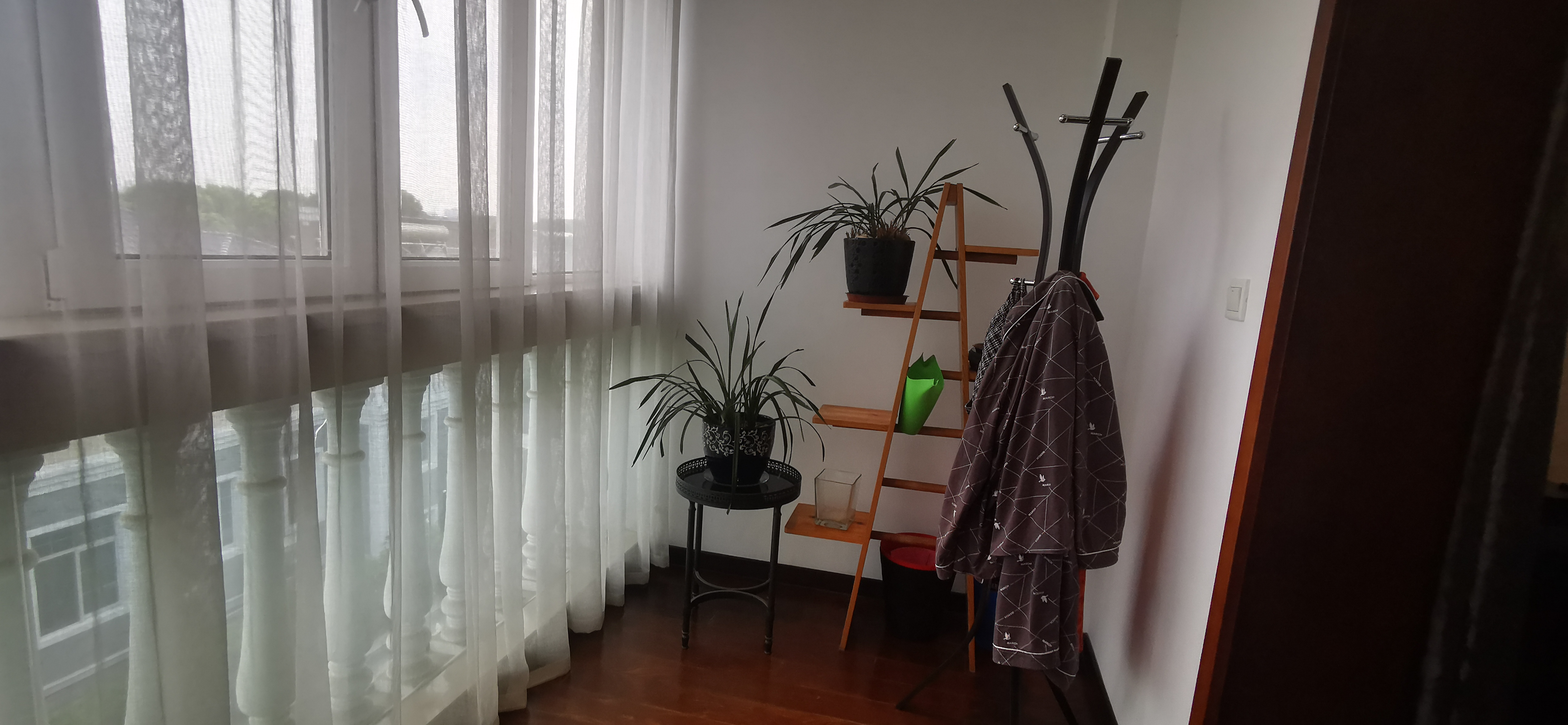 东郊庄园 4室2厅2卫 370m&sup2;