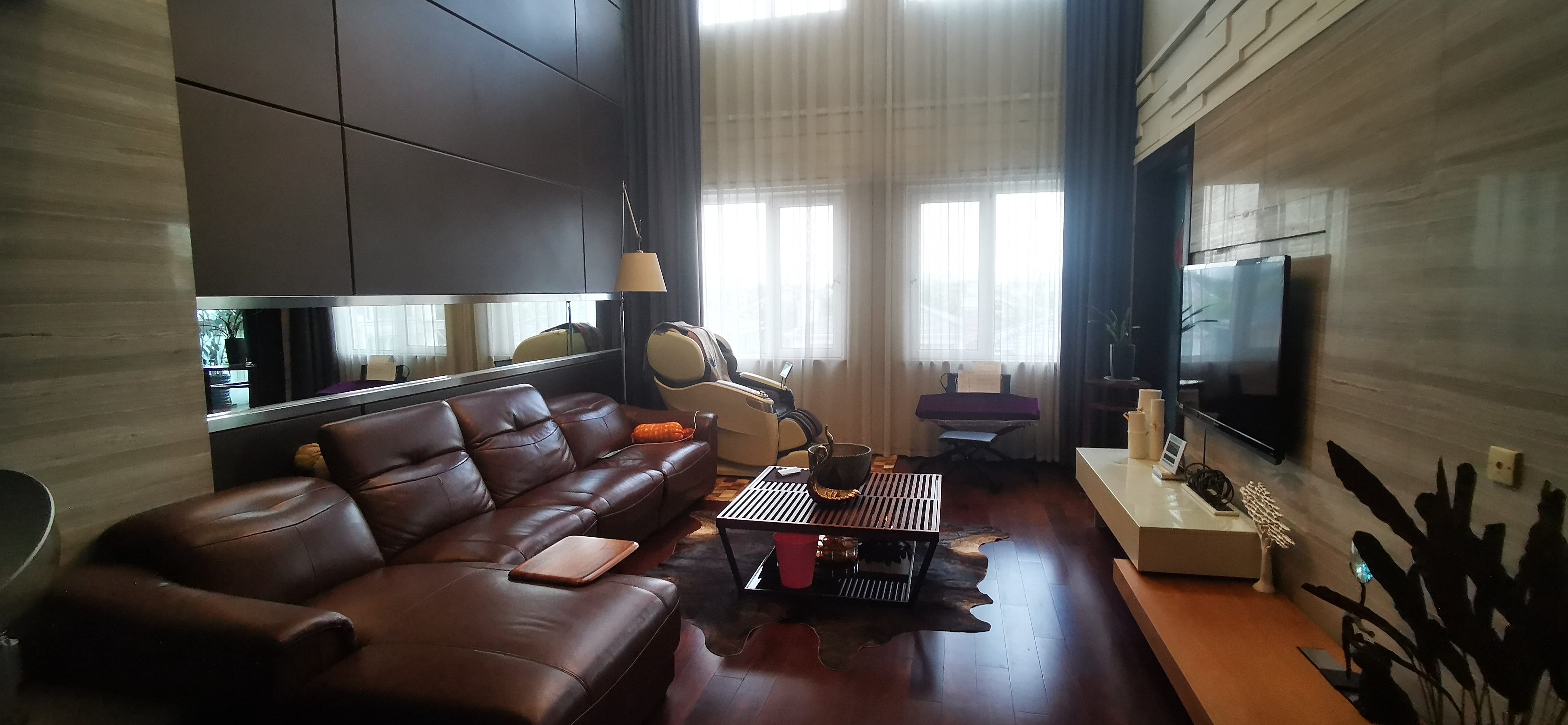 东郊庄园 4室2厅2卫 370m&sup2;