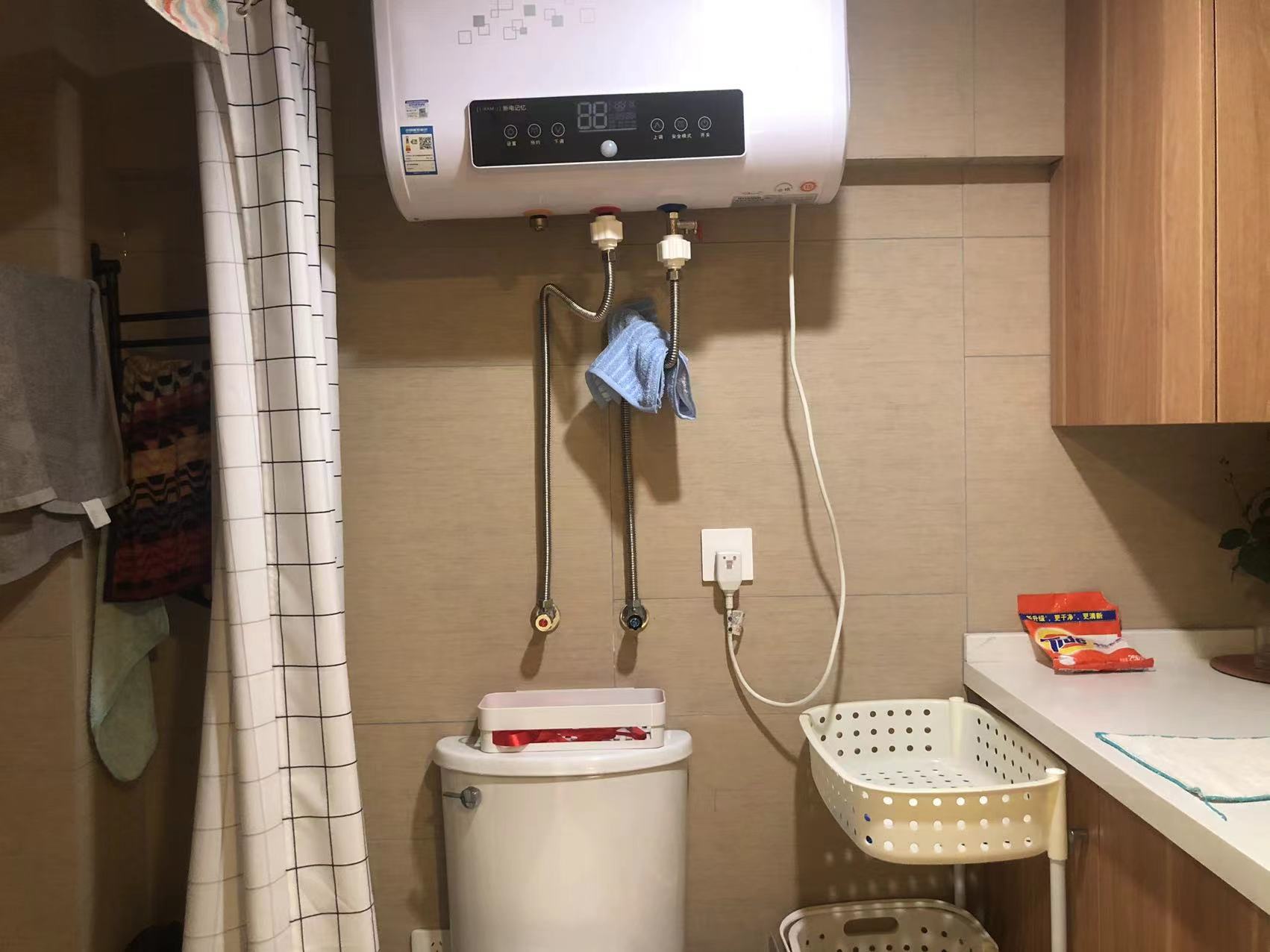 鸿运大厦 2室2厅2卫 67m&sup2;