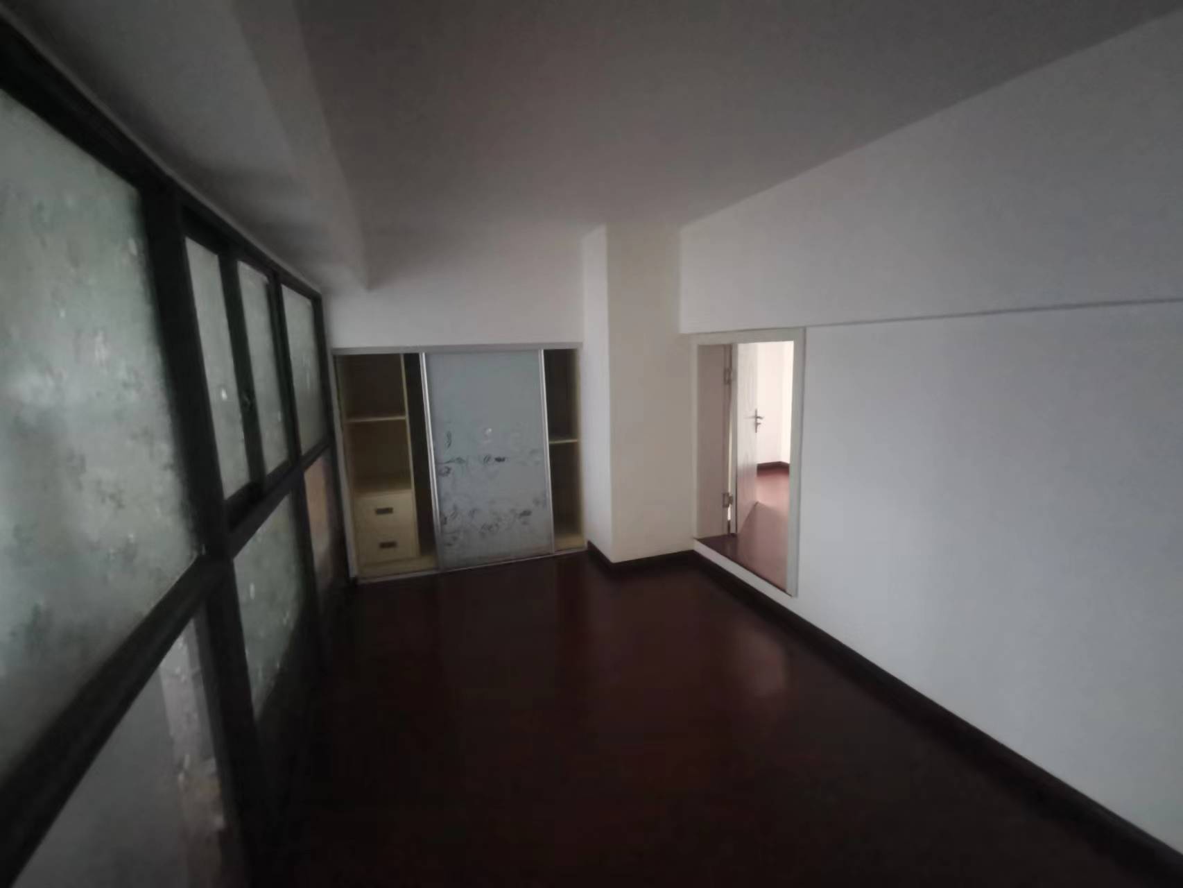 金海岸国际广场 3室2厅1卫 112.9m&sup2;