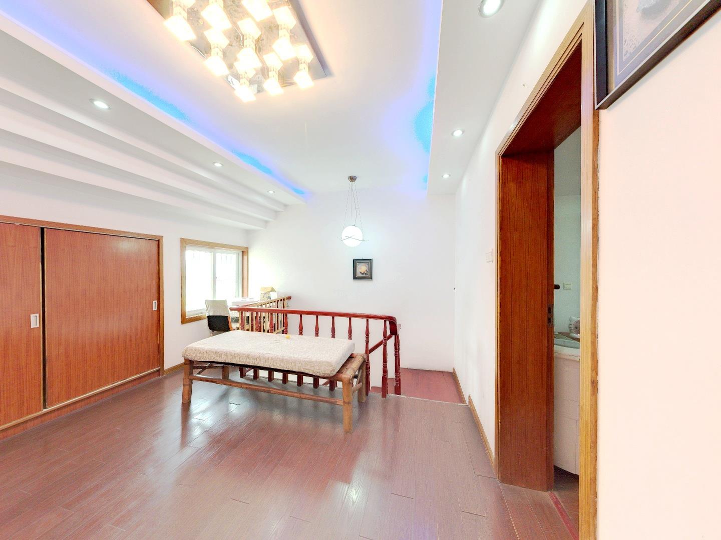 城港花苑东区 4室2厅1卫 126m&sup2;