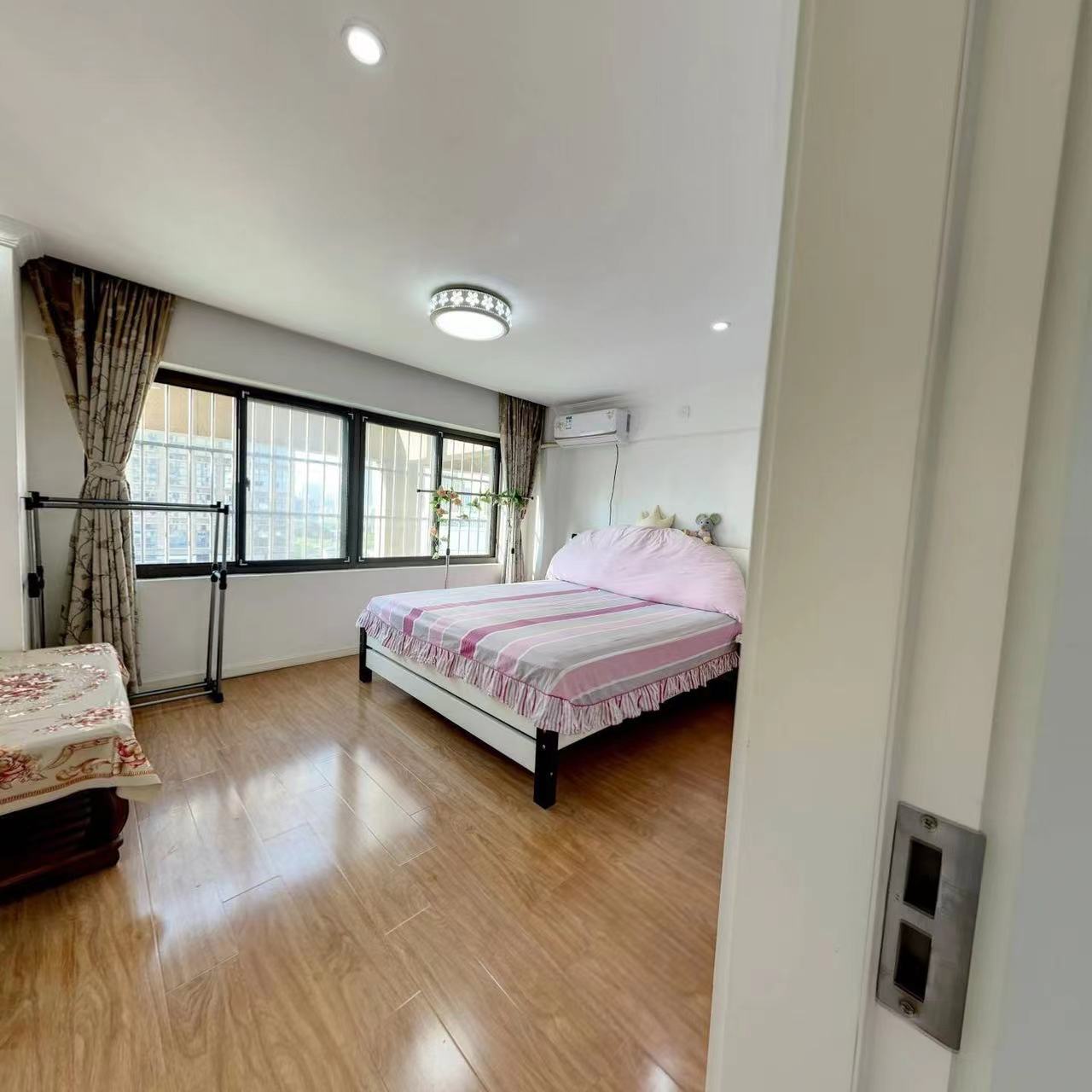 江海大厦 2室2厅2卫 60m&sup2;