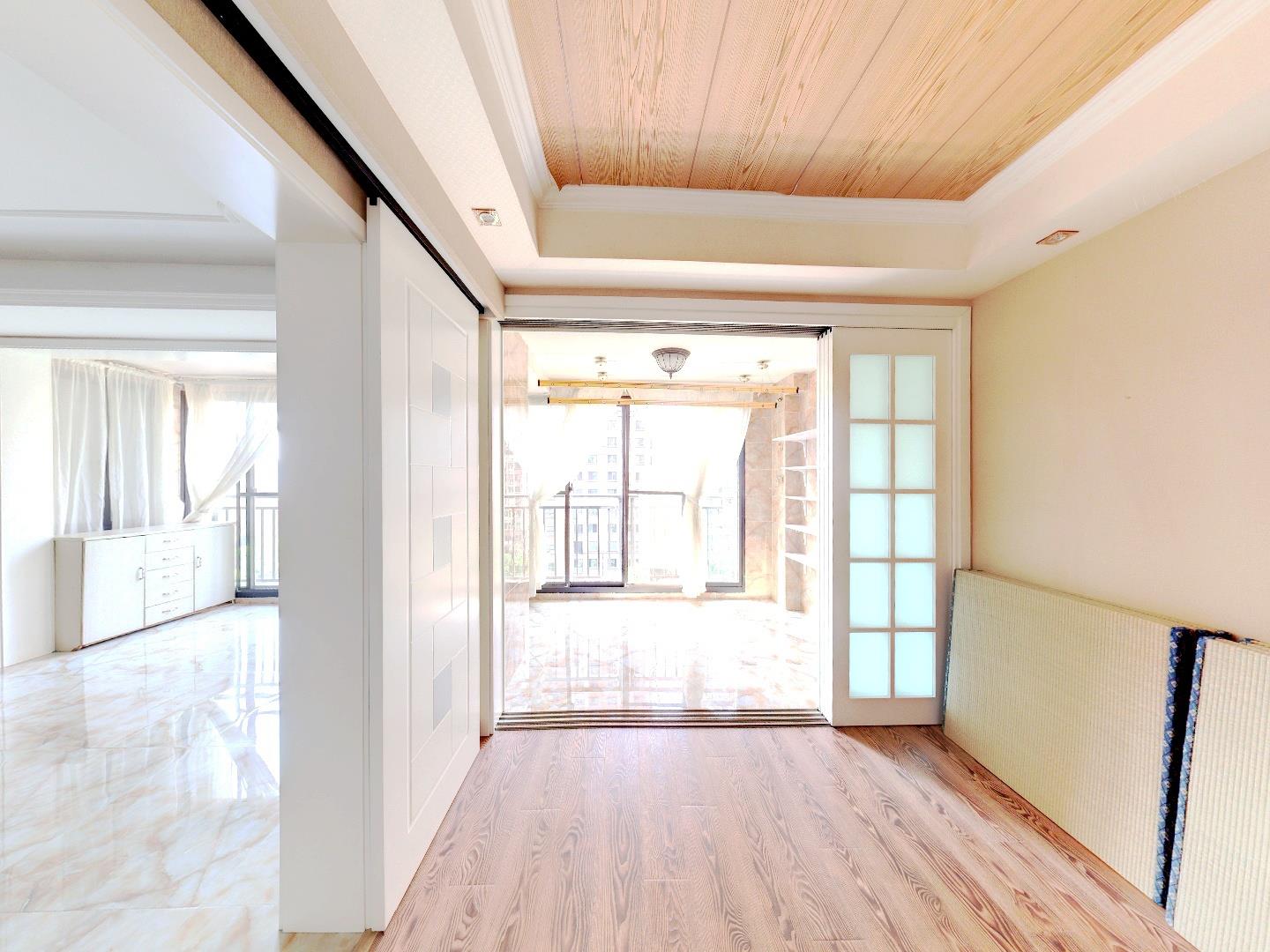 华强城 4室2厅2卫 157m&sup2;
