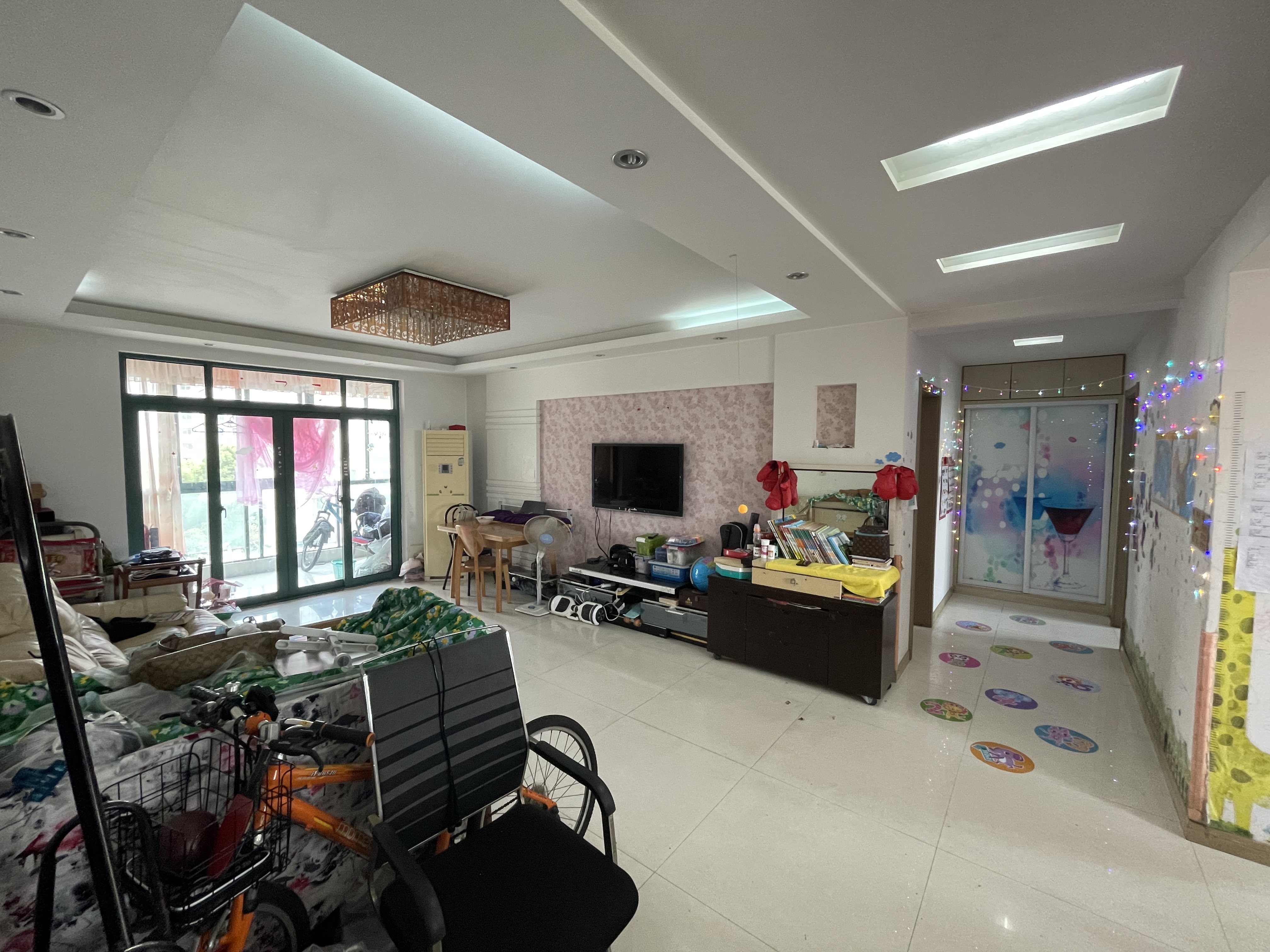 凤凰莱茵苑 2室2厅1卫 98m&sup2;