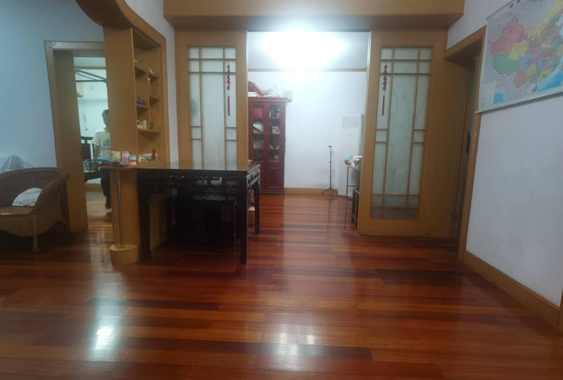 紫阳开心公寓 3室1厅2卫 156.00m²