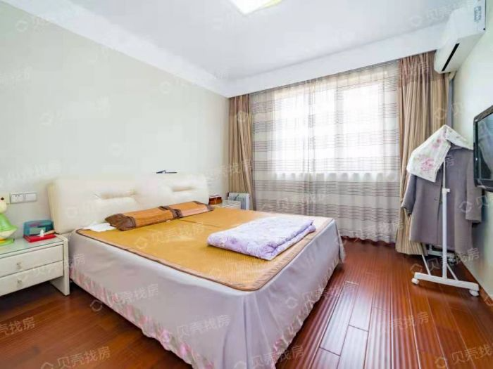 中南世纪花城一期 3室2厅2卫 135m&sup2;