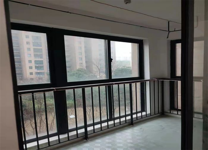 朝阳花苑 3室2厅2卫 138m&sup2;