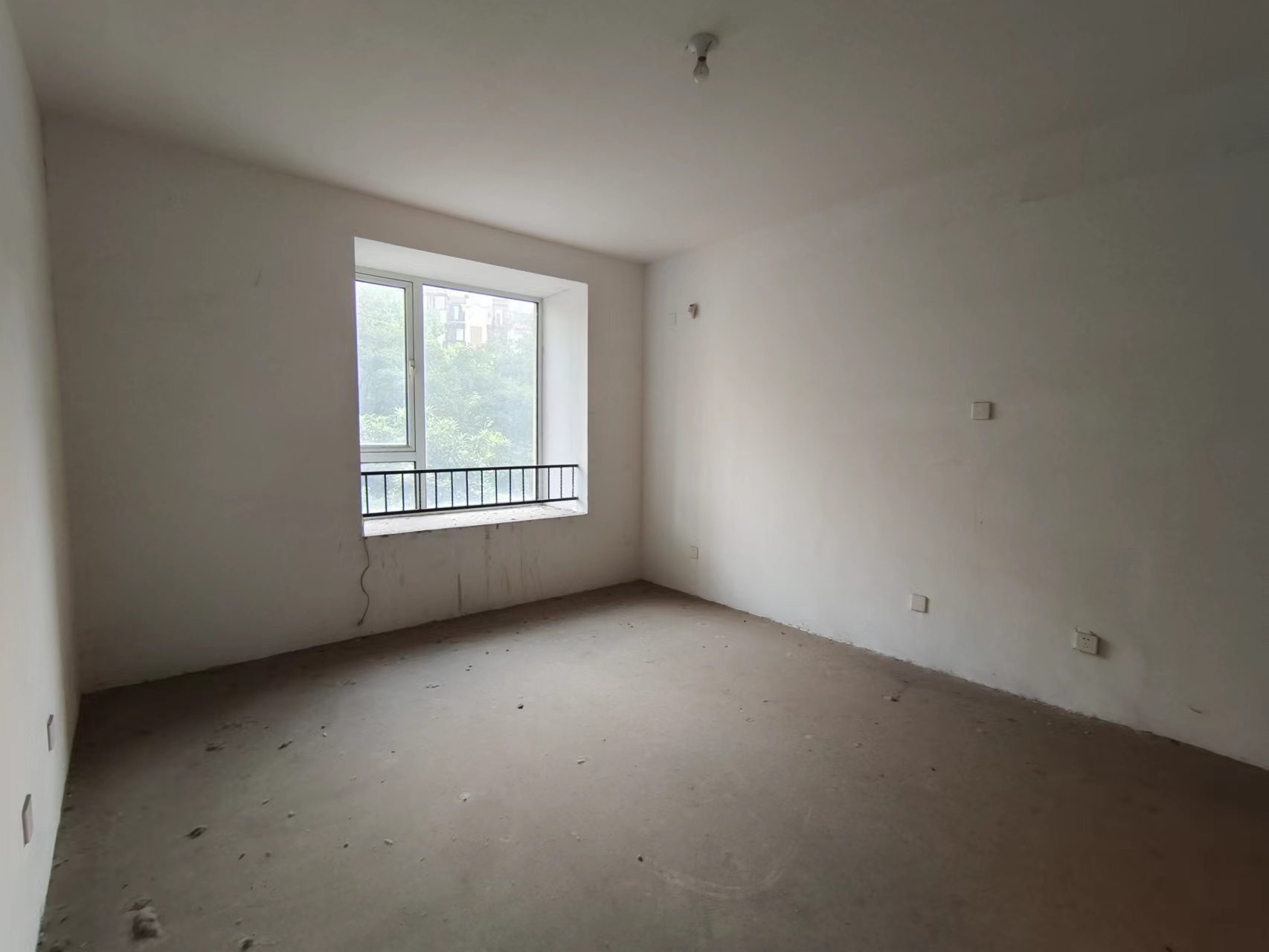 军山花园 4室2厅2卫 188m&sup2;