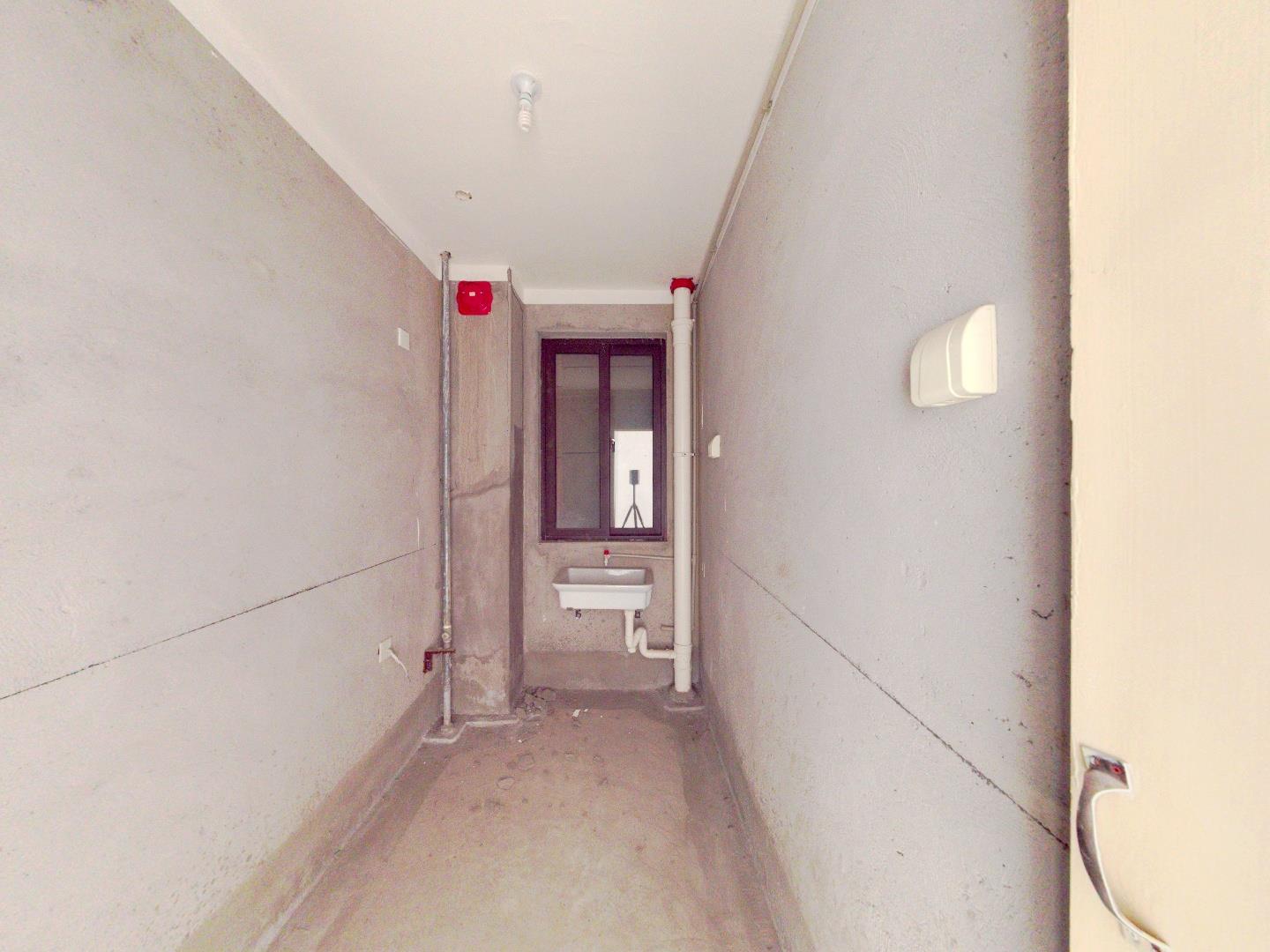 世家花园 1室1厅1卫 68.28m&sup2;
