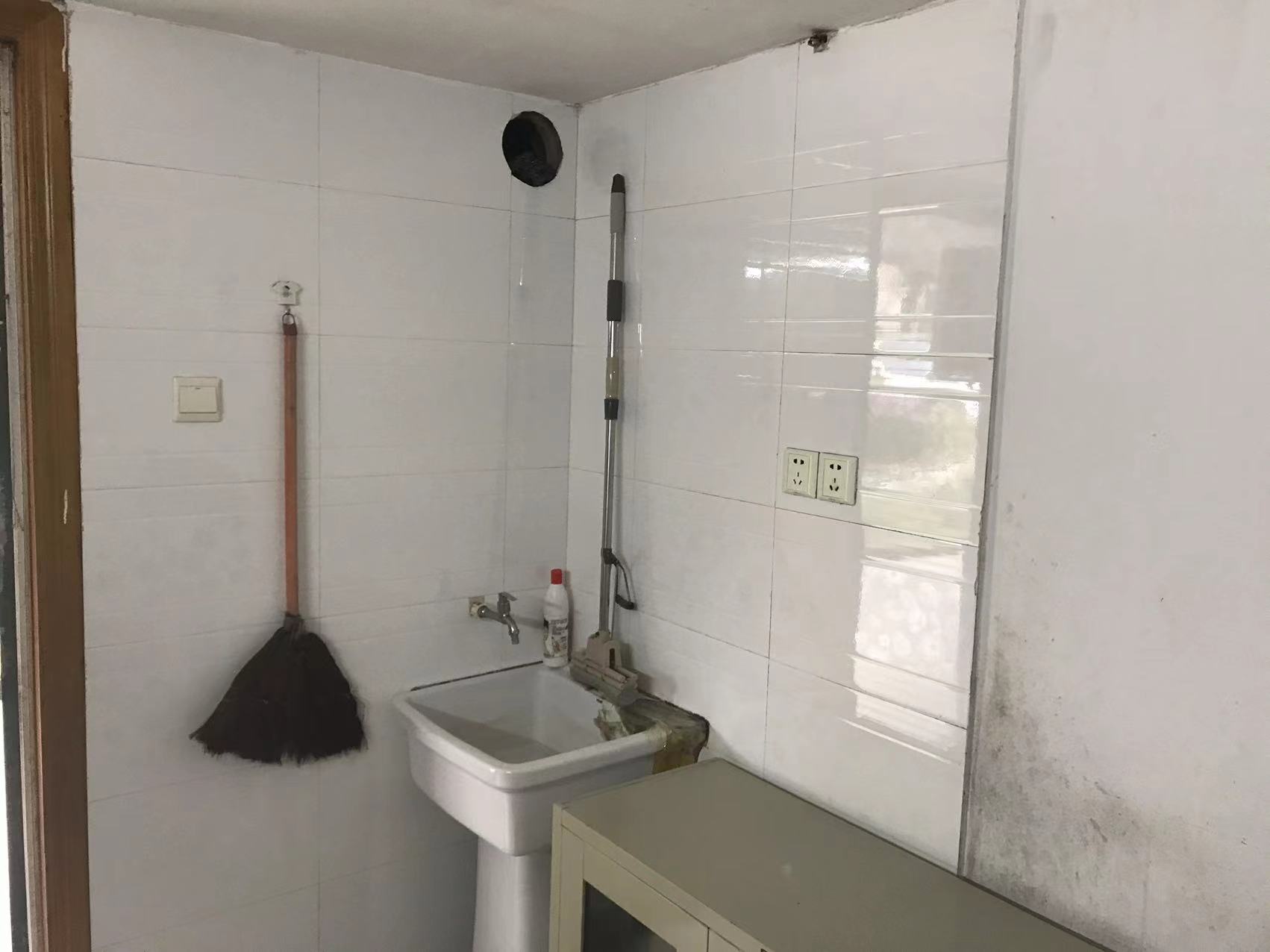 东晖花园 1室1厅1卫 30m&sup2;