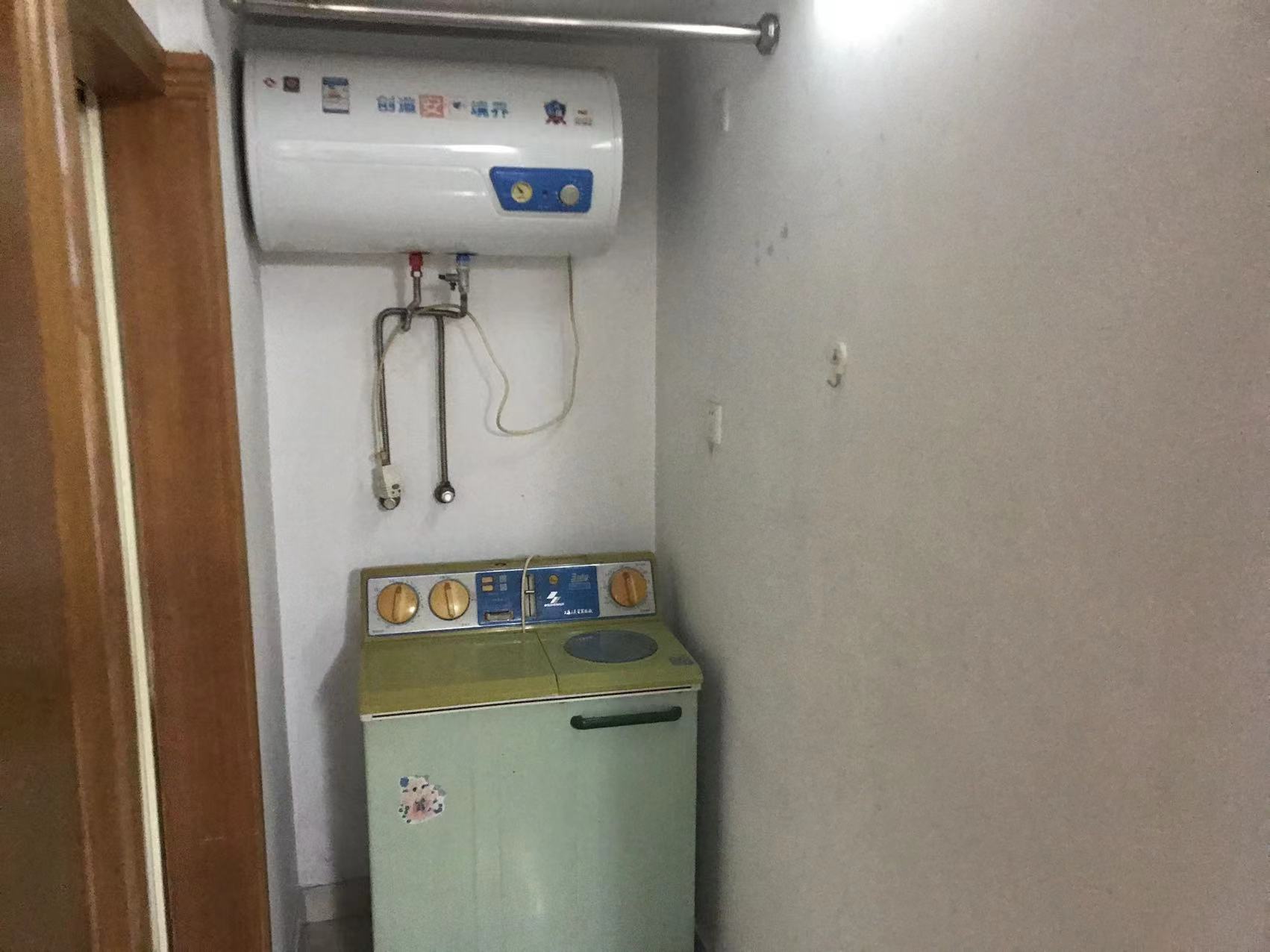东晖花园 1室1厅1卫 30m&sup2;