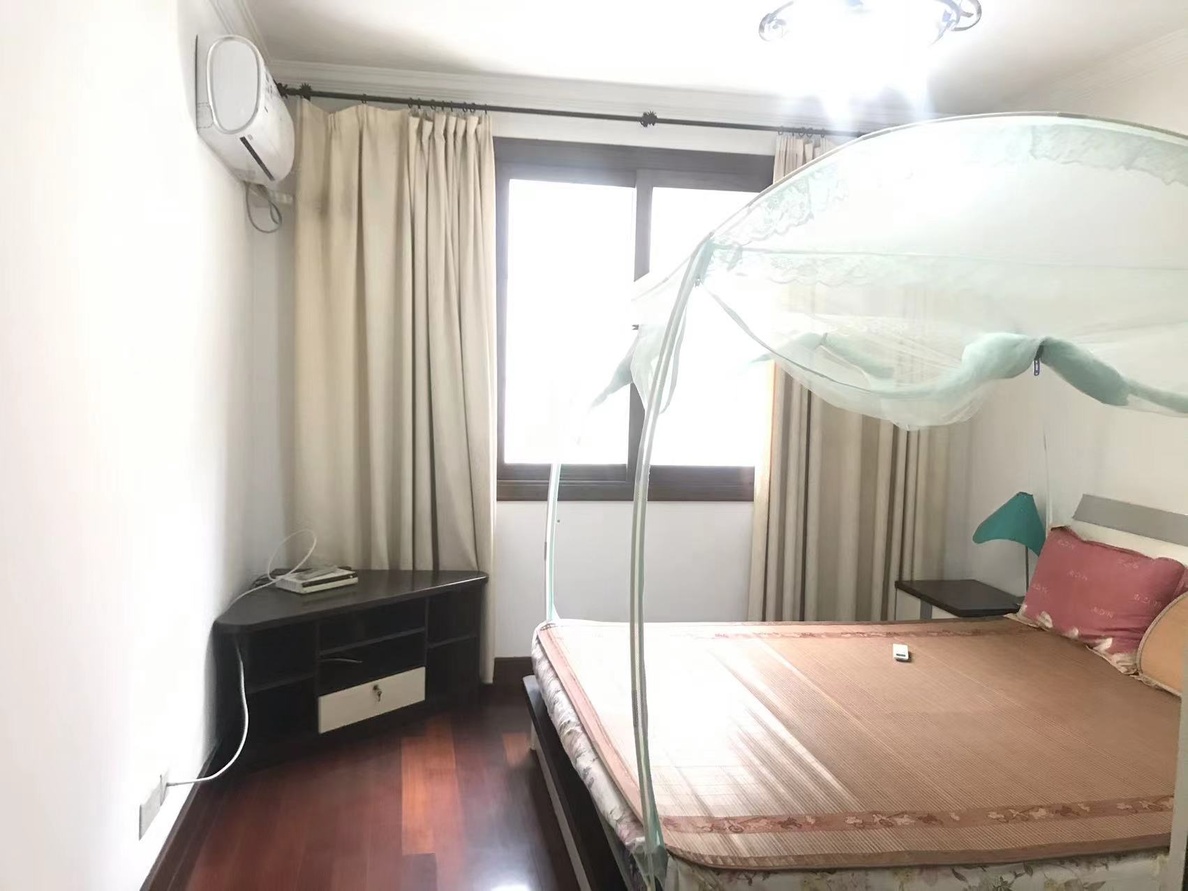 佳成花苑 3室2厅2卫 137m&sup2;