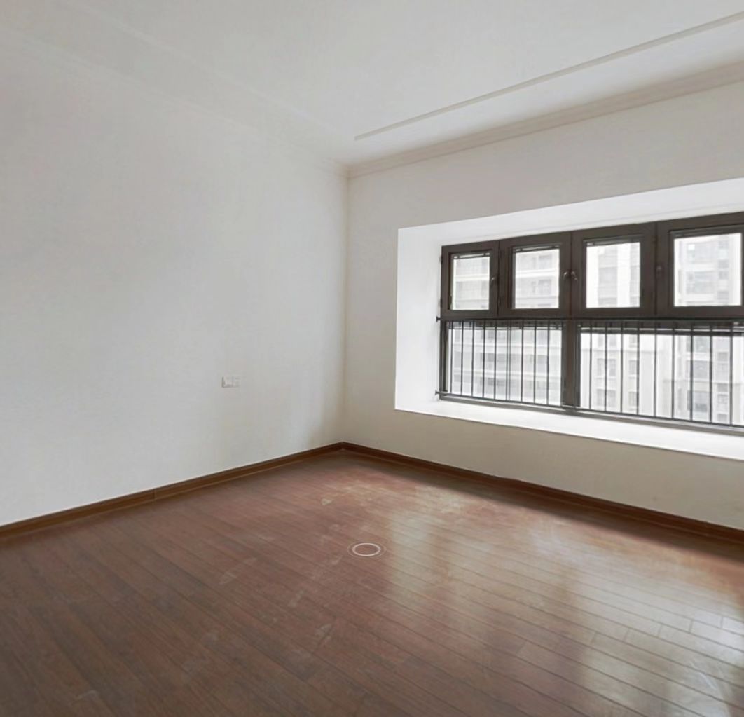 碧桂园时代悦城 5室2厅2卫 270m&sup2;