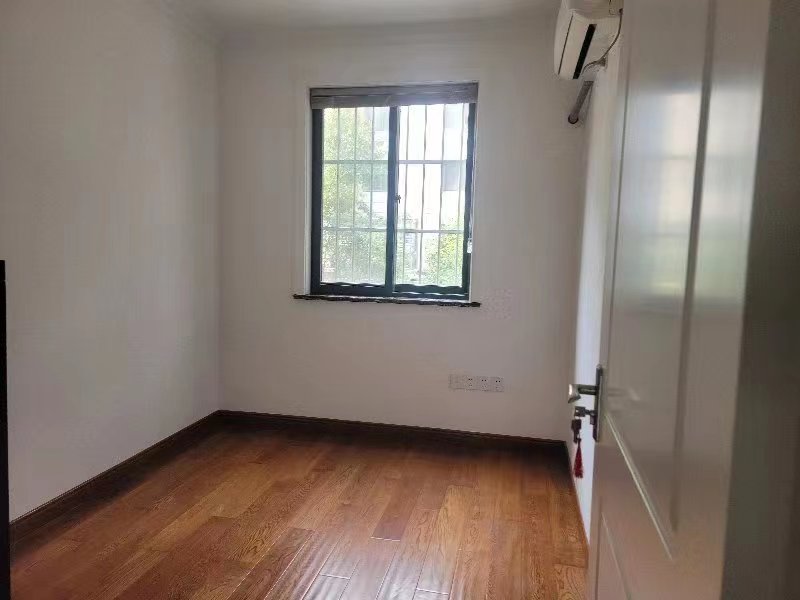 龙田花苑一期 3室2厅1卫 130m&sup2;