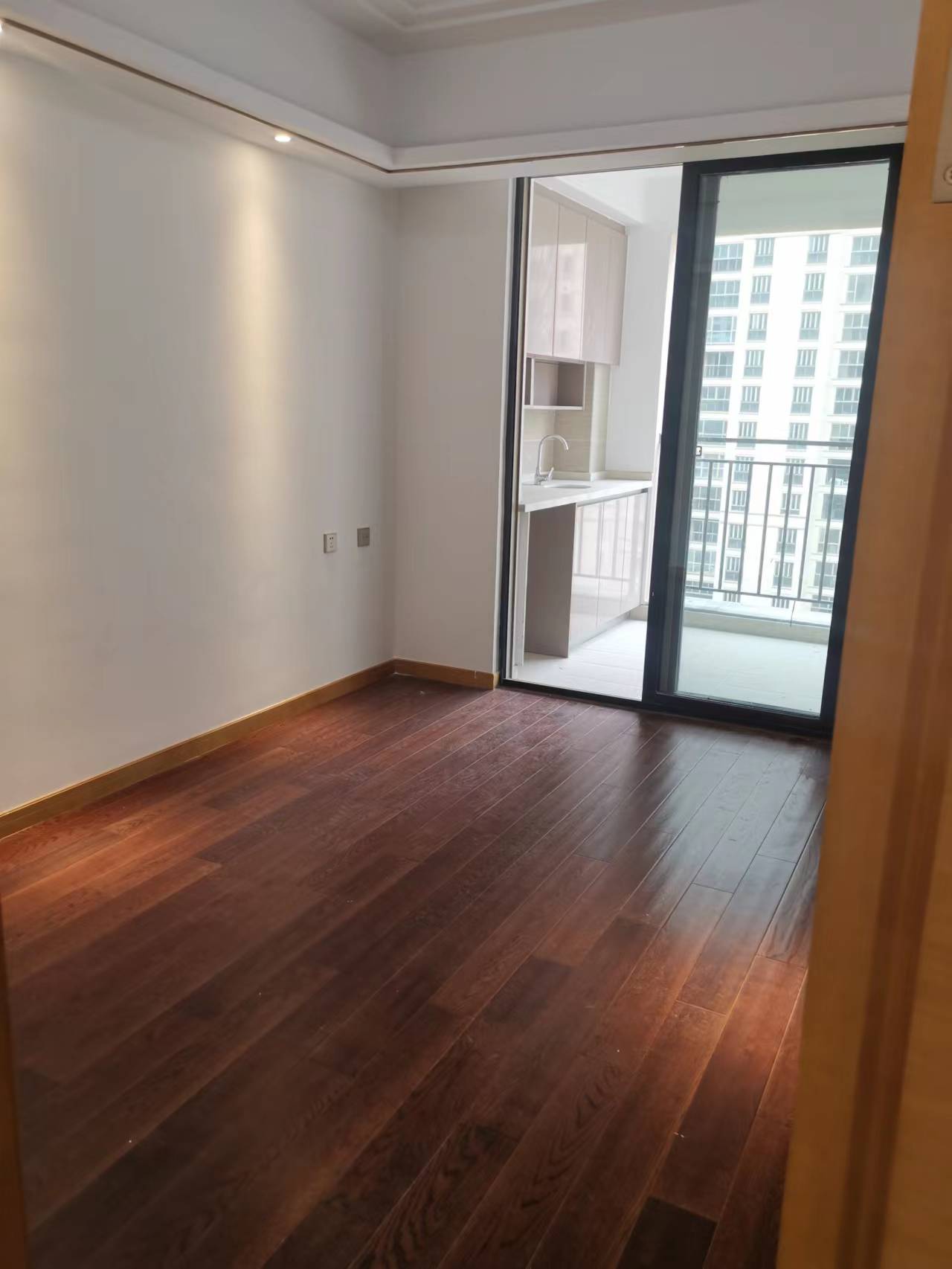 中南世纪花城三期 4室2厅2卫 146m²