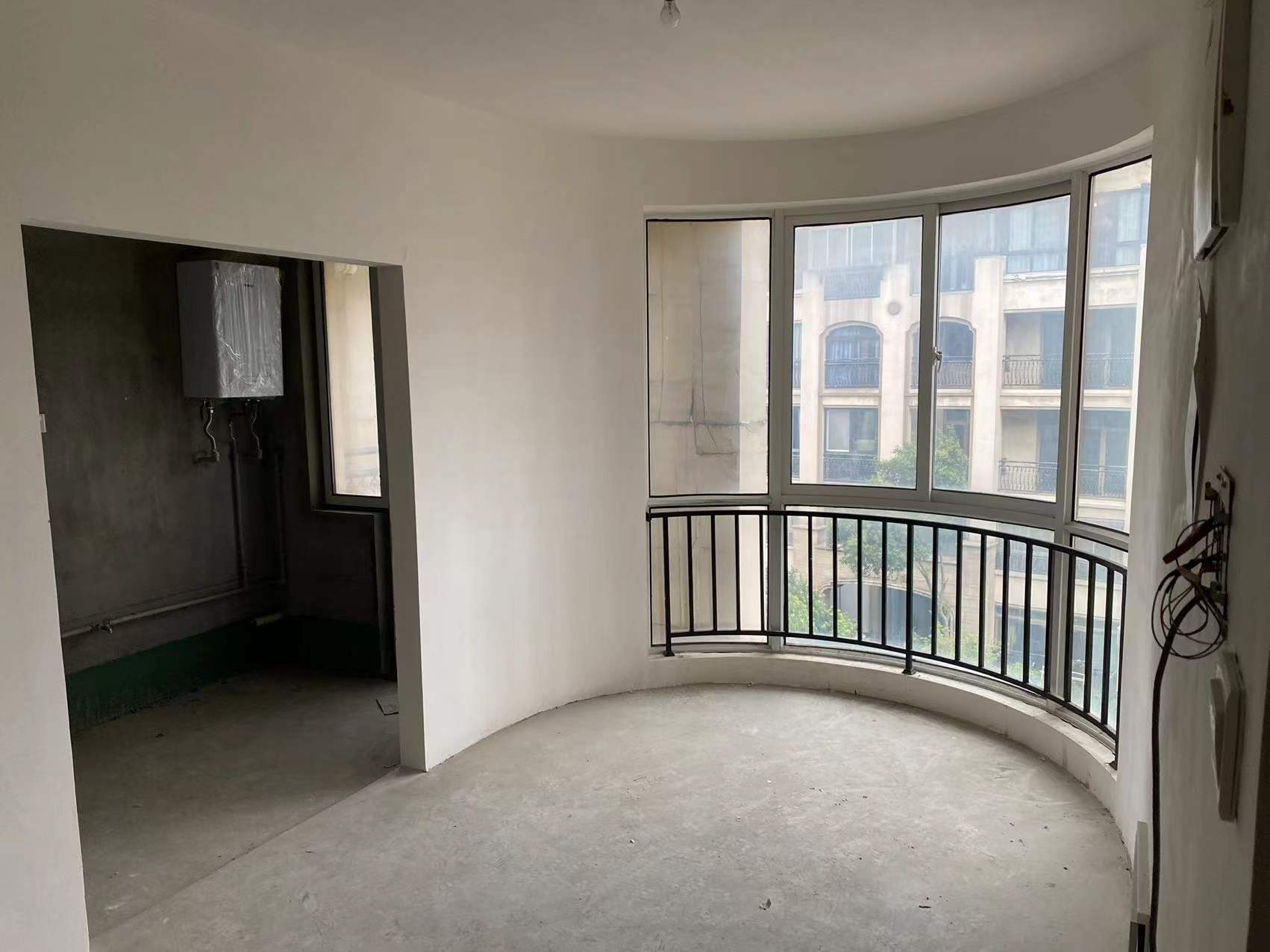 军山花园 3室2厅2卫 136m&sup2;