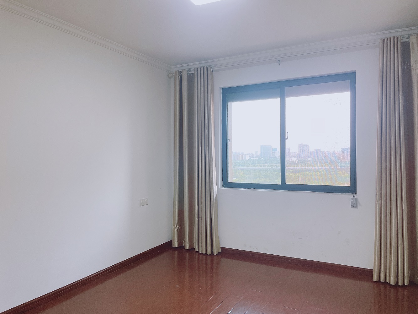 紫东南苑南区 3室2厅2卫 130m&sup2;