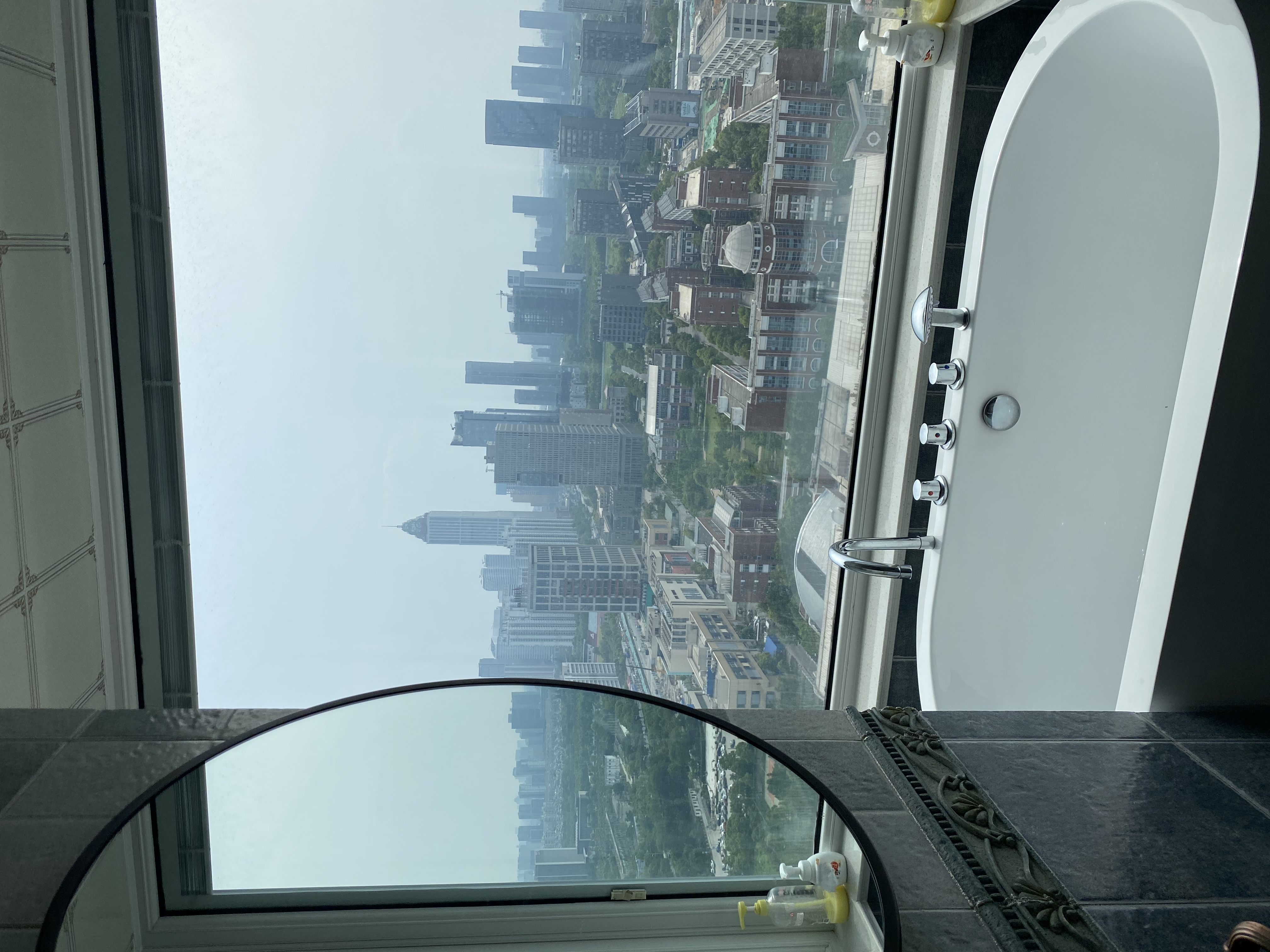 中南世纪花城三期 3室2厅2卫 132m&sup2;